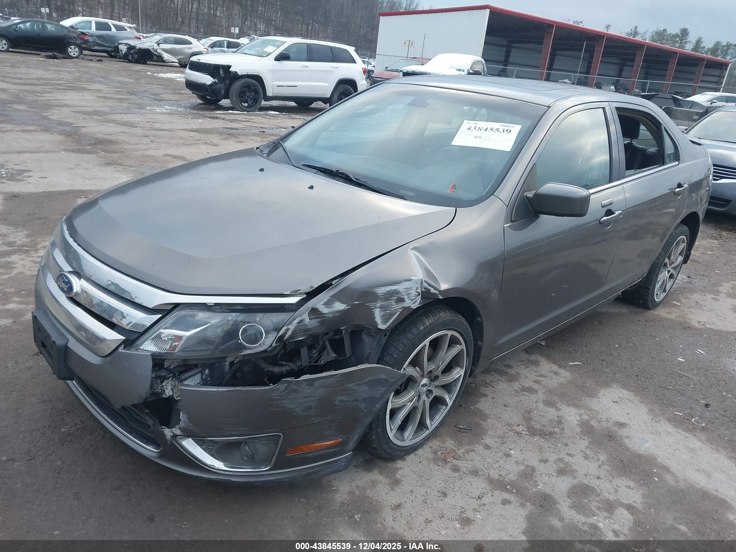 FORD FUSION image 2