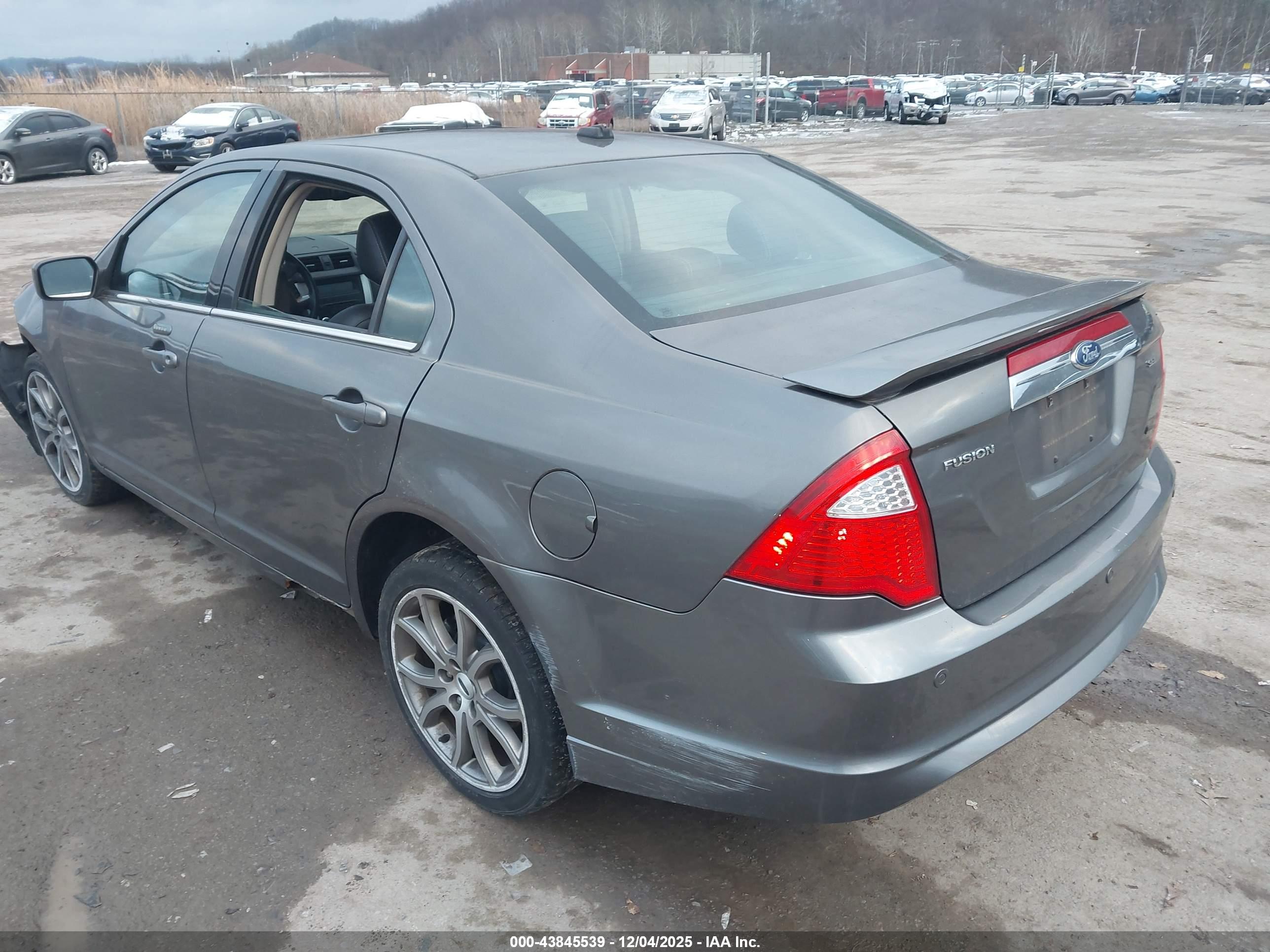 FORD FUSION image 3