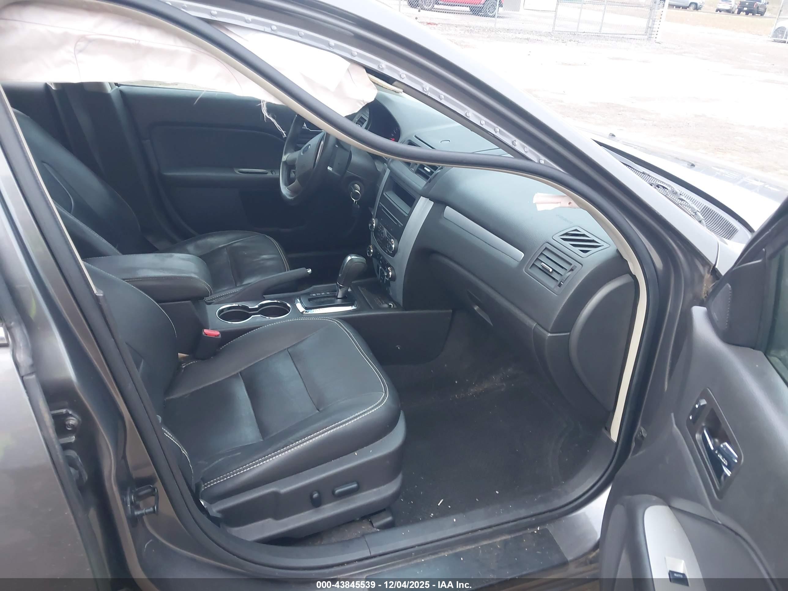 FORD FUSION image 5
