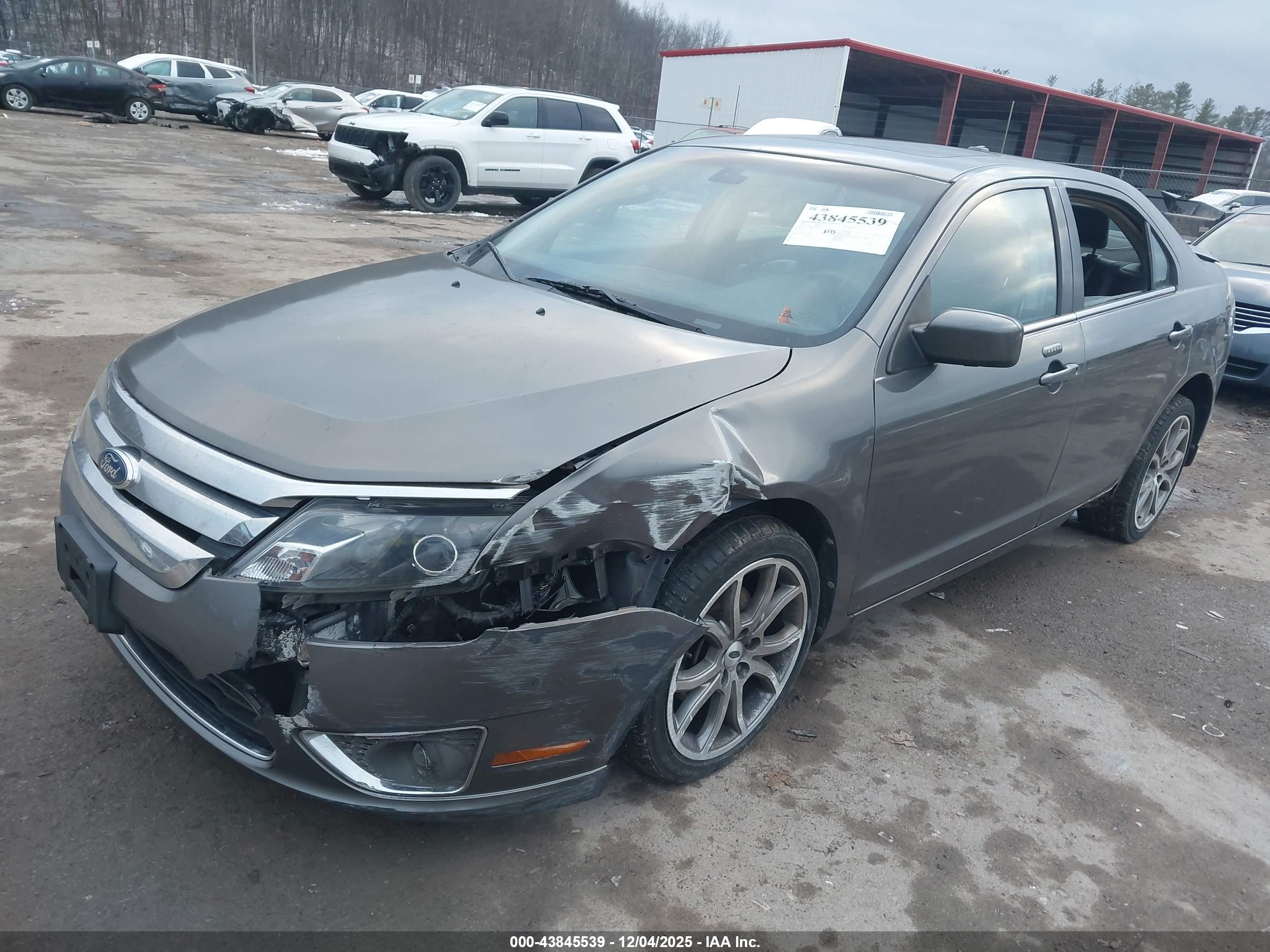 FORD FUSION image 6