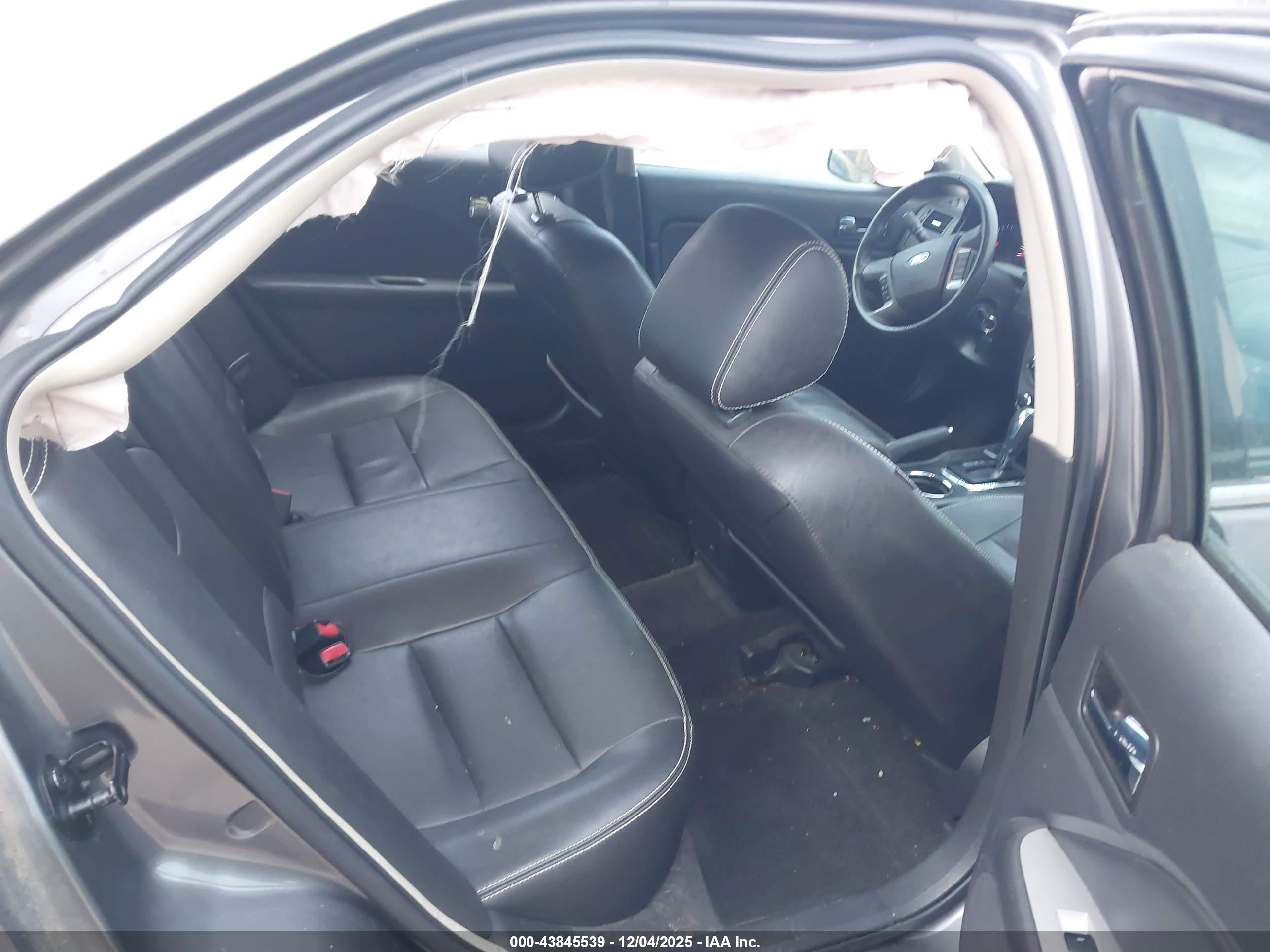 FORD FUSION image 8