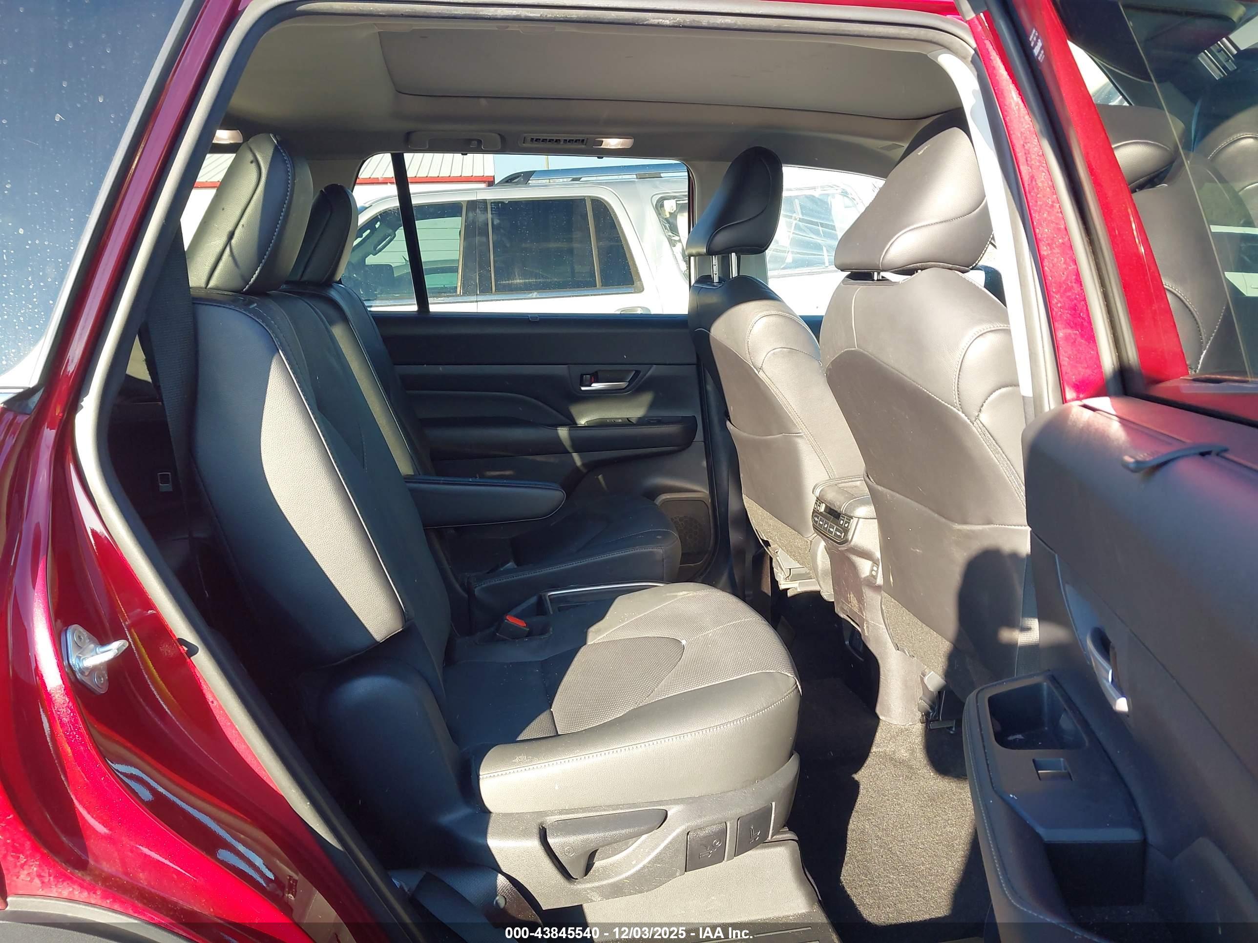 TOYOTA GRAND image 8