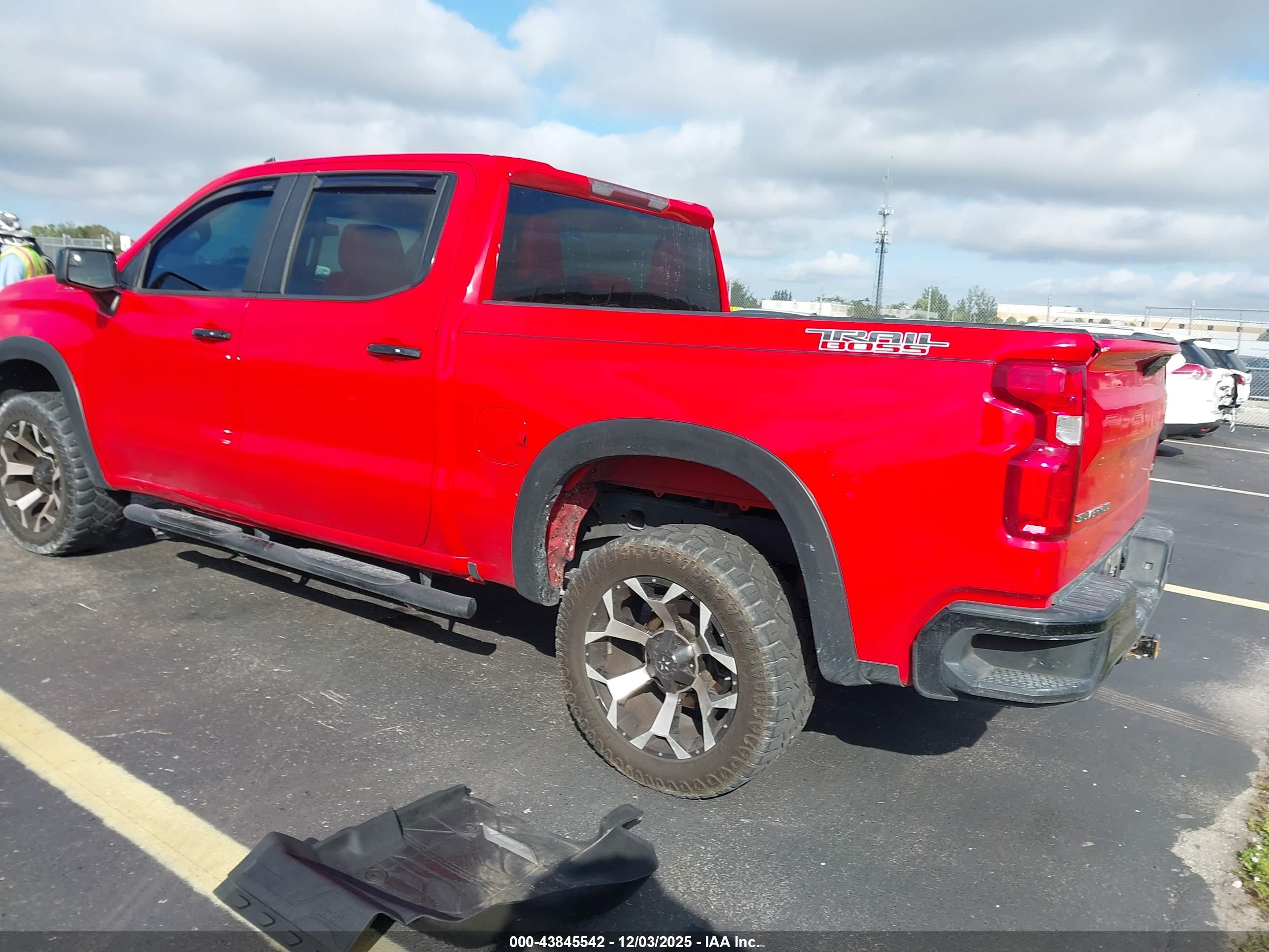 CHEVROLET SILVERADO image 3