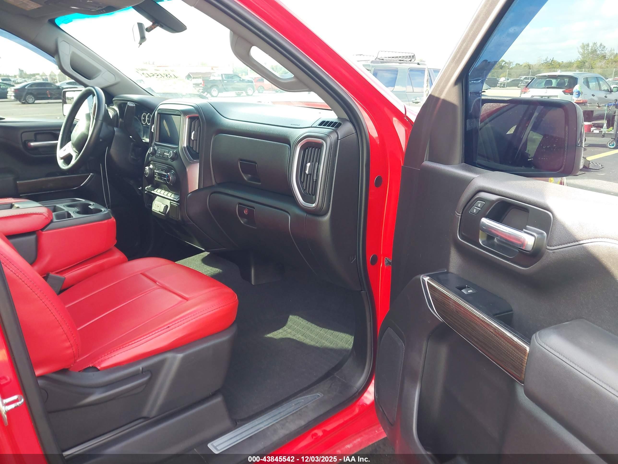 CHEVROLET SILVERADO image 5