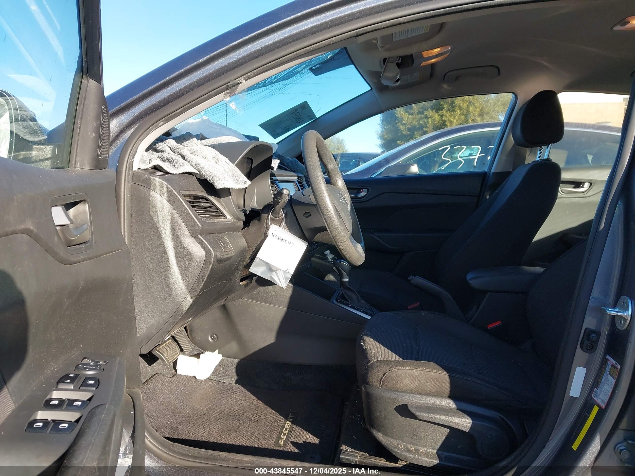 HYUNDAI ACCENT image 5