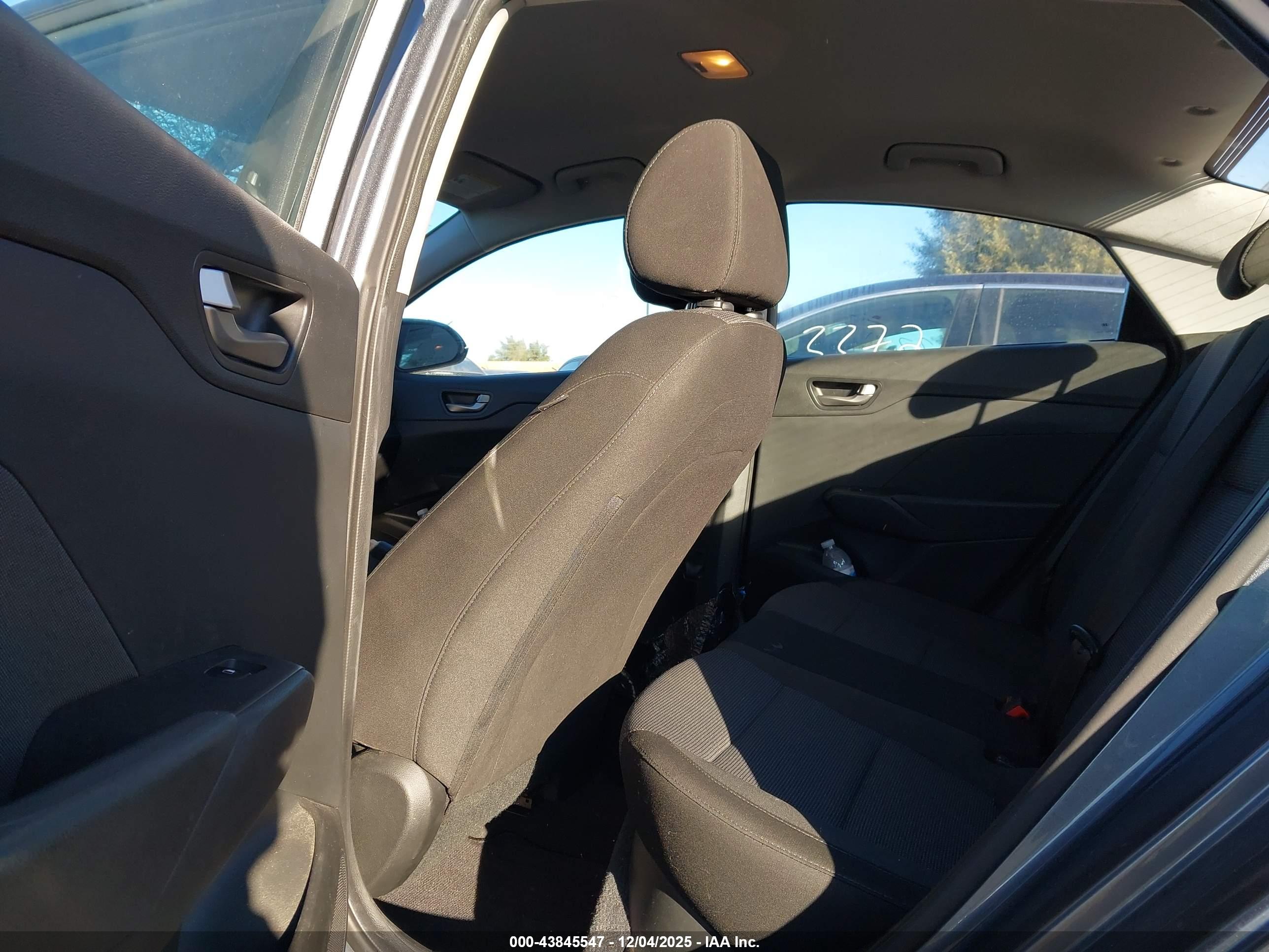 HYUNDAI ACCENT image 8