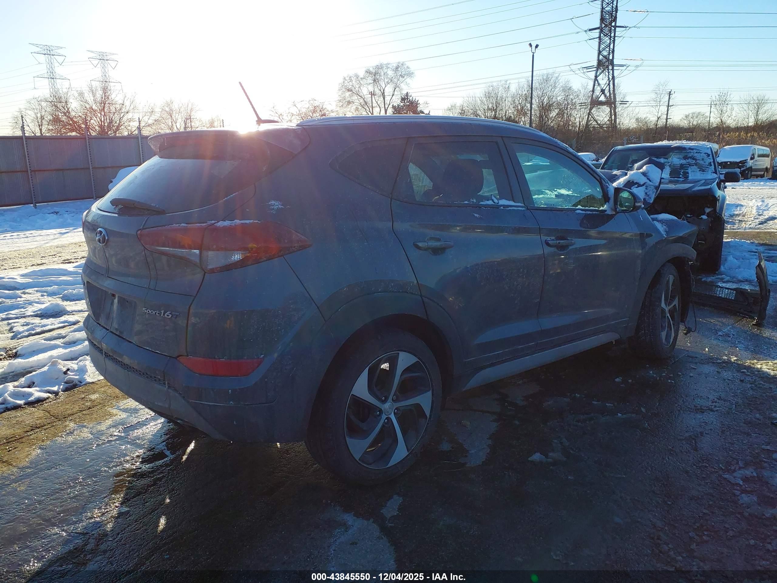 HYUNDAI TUCSON image 4