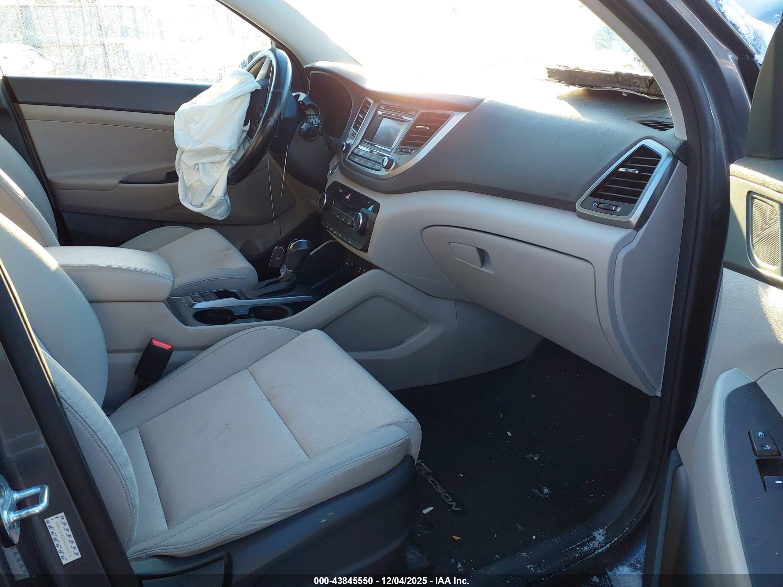 HYUNDAI TUCSON image 5