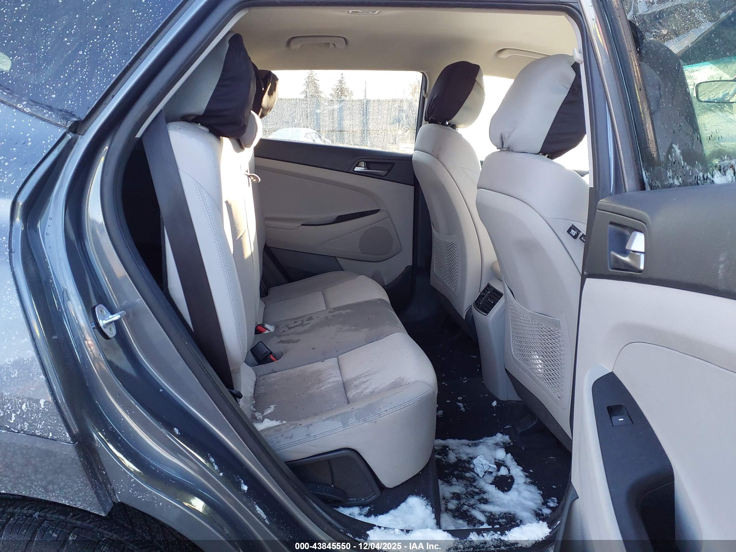 HYUNDAI TUCSON image 8