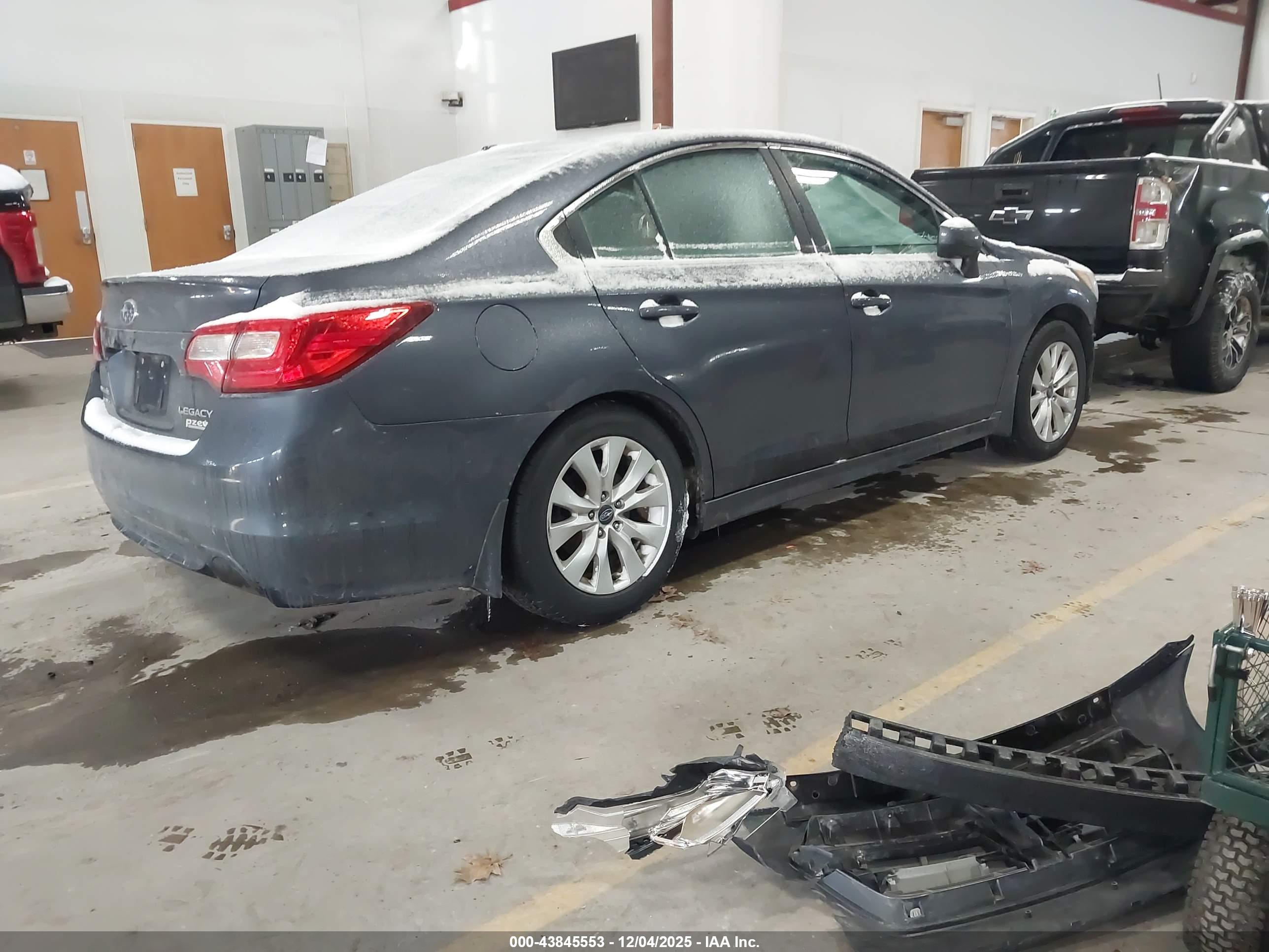 SUBARU LEGACY image 4