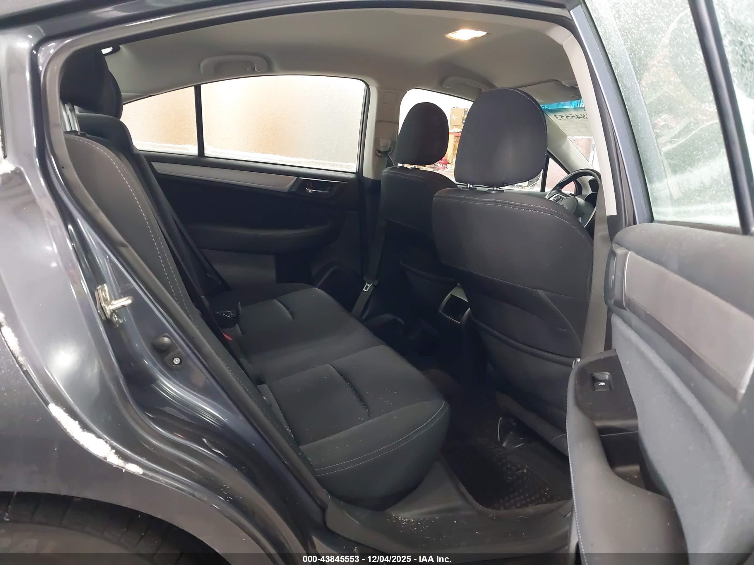 SUBARU LEGACY image 8