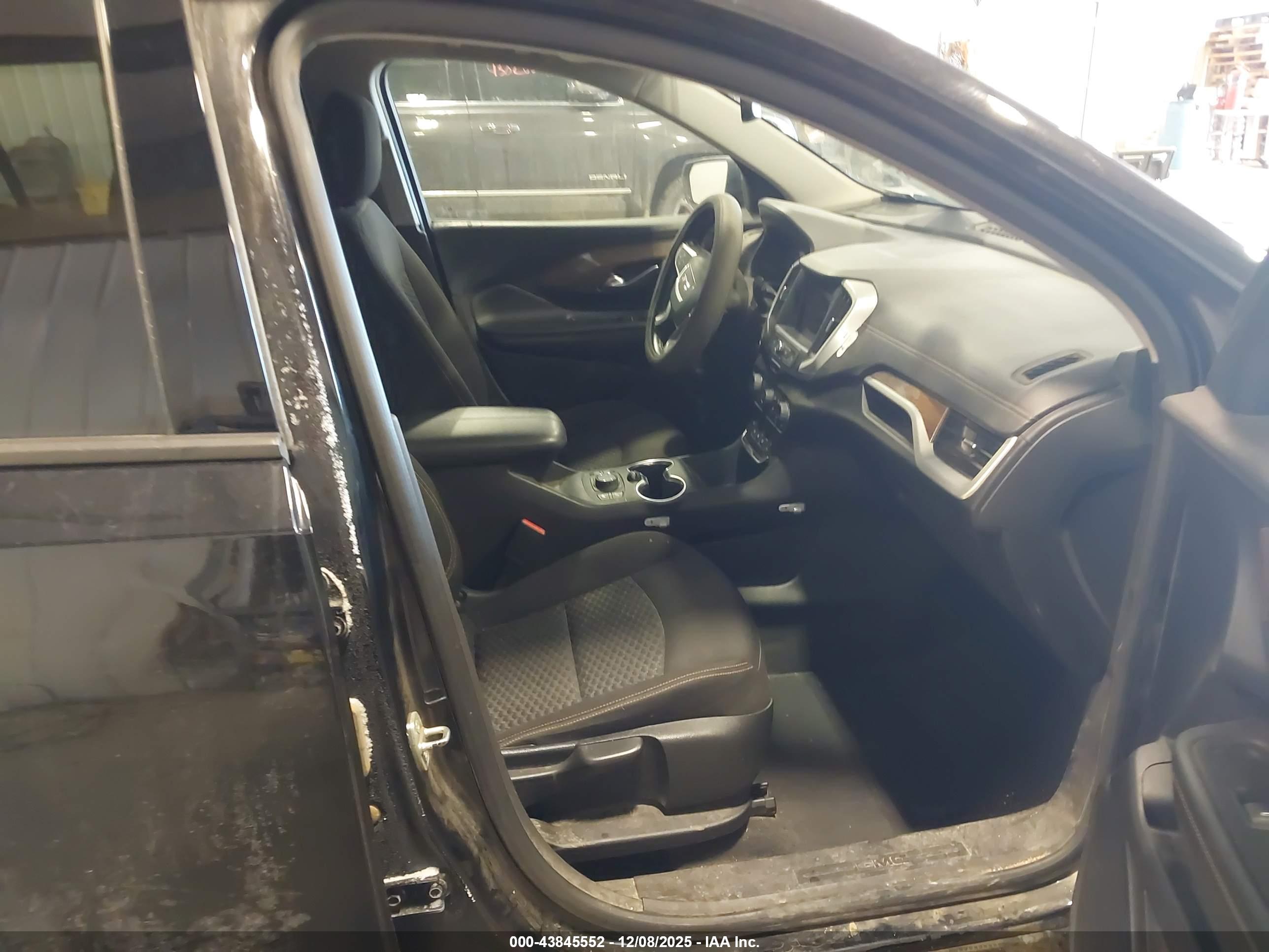 GMC TERRAIN image 5