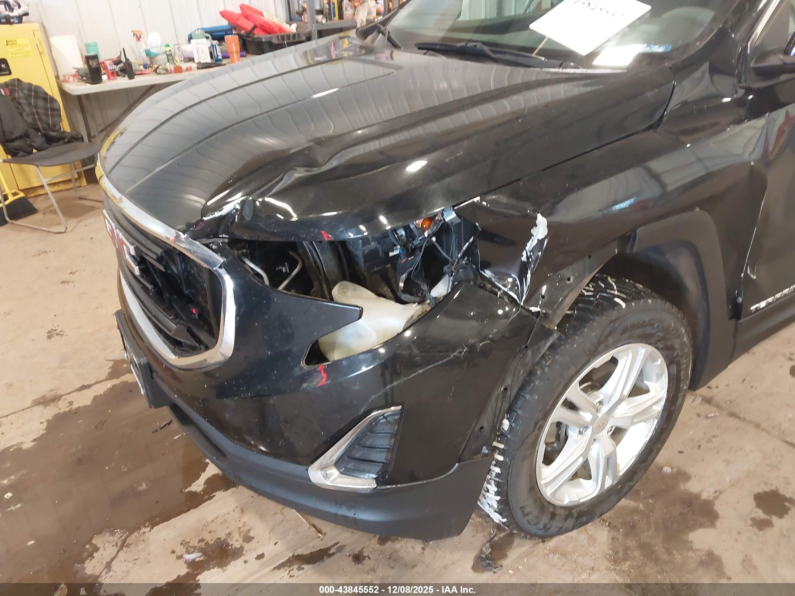 GMC TERRAIN image 6