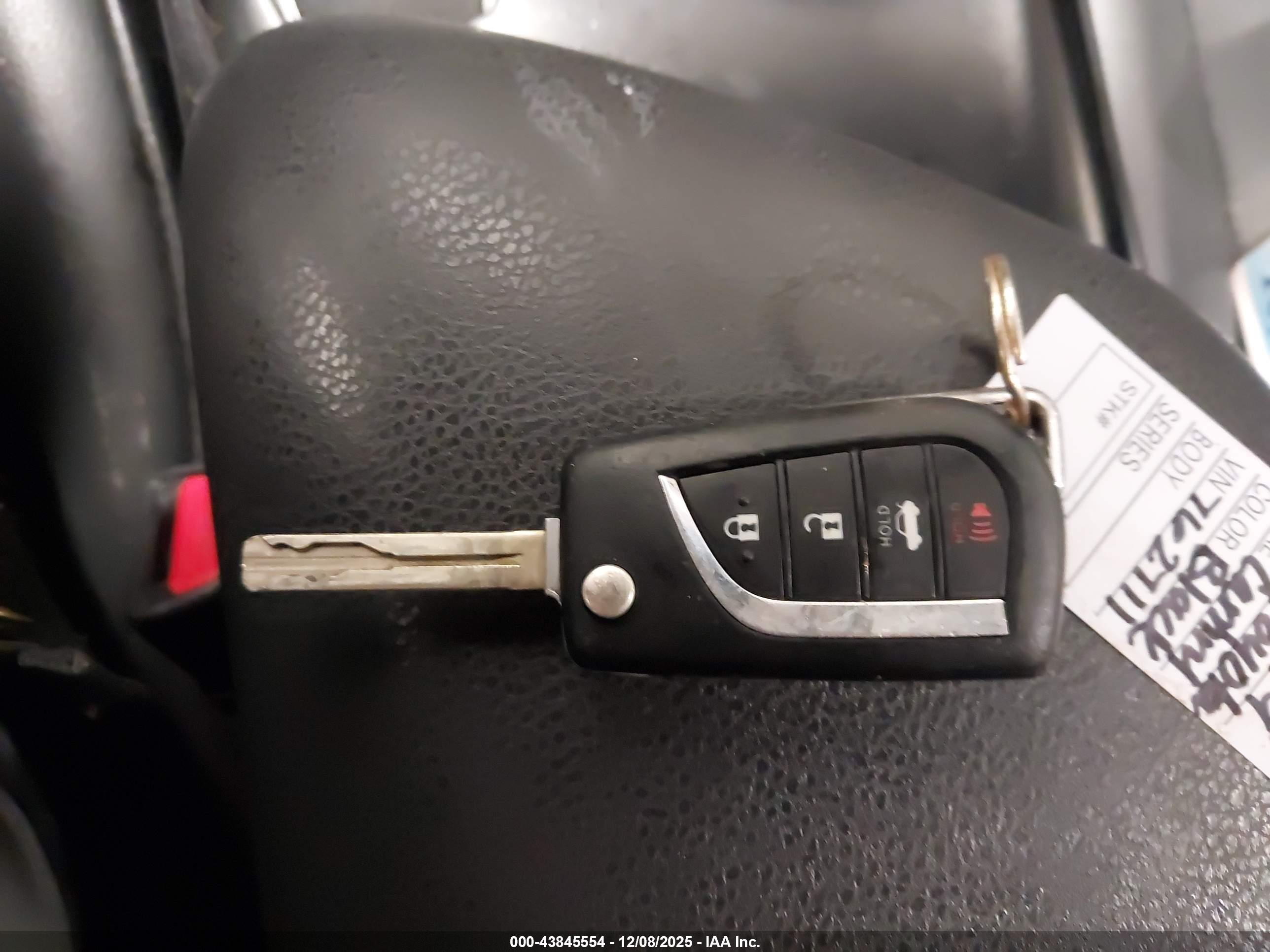 TOYOTA CAMRY image 11