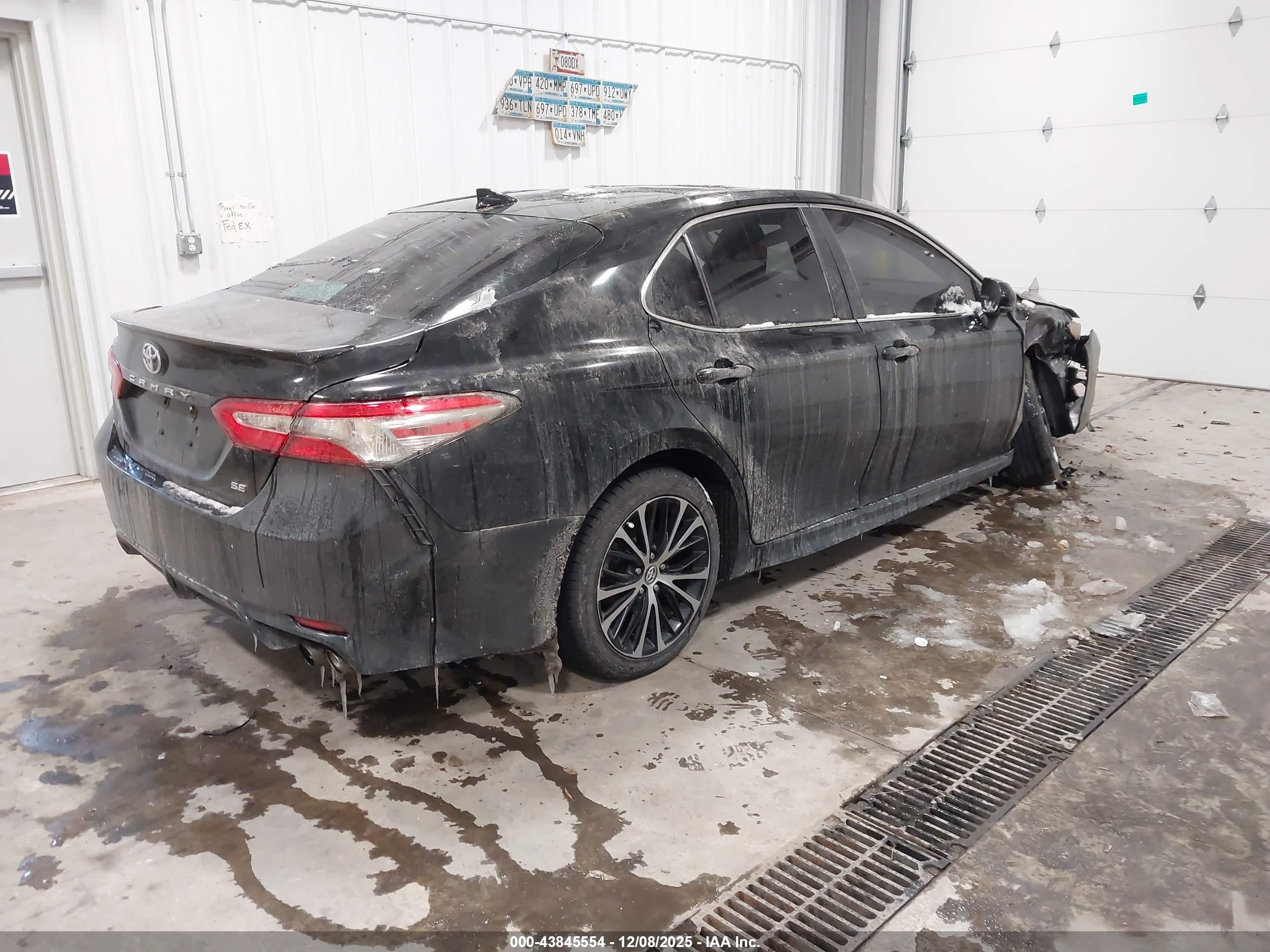 TOYOTA CAMRY image 4