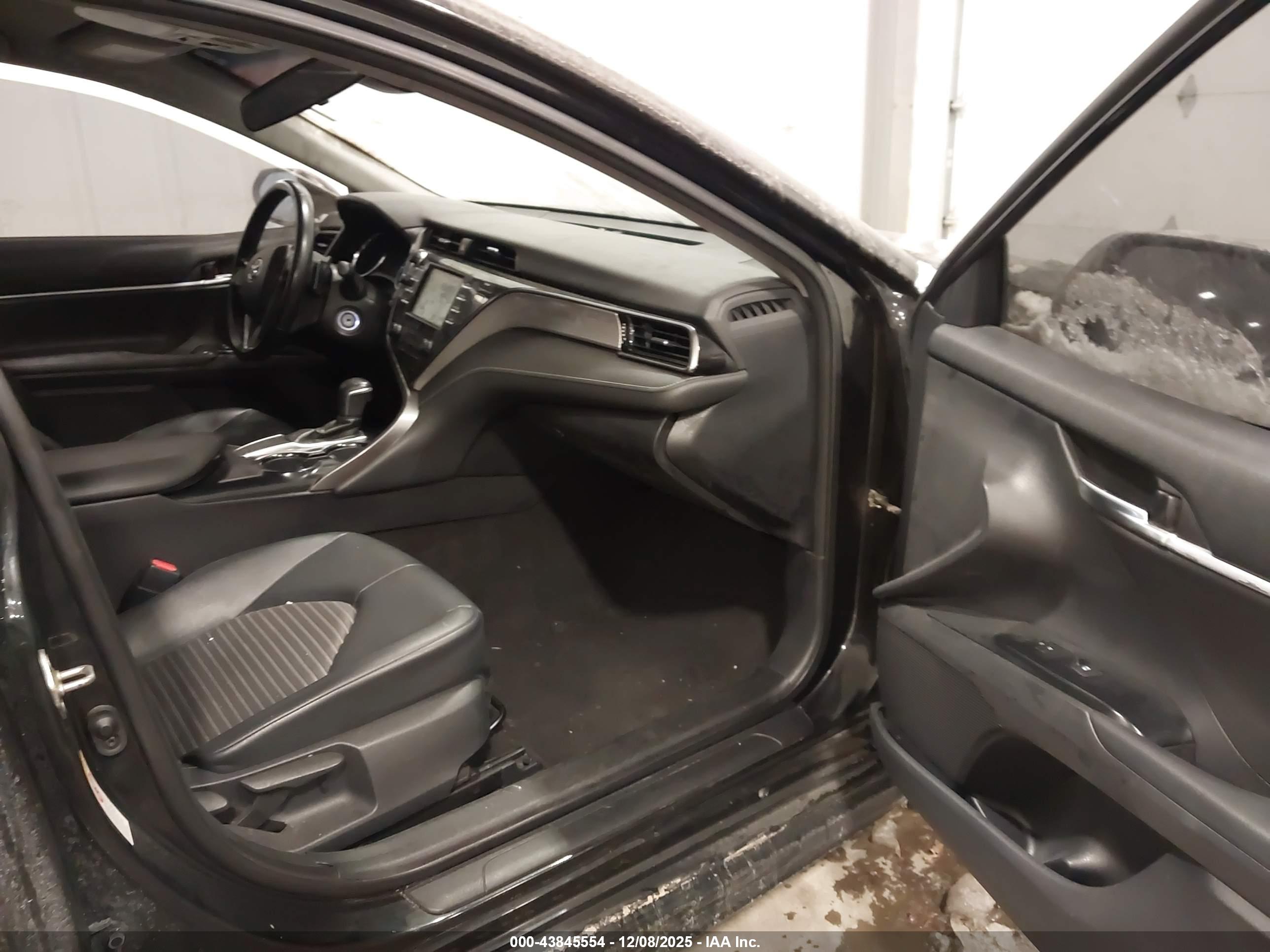TOYOTA CAMRY image 5
