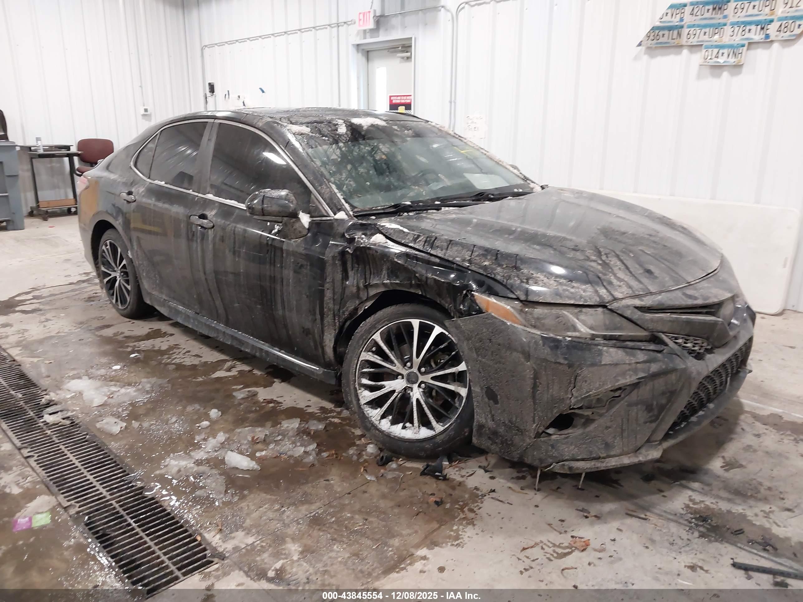 TOYOTA CAMRY image 6