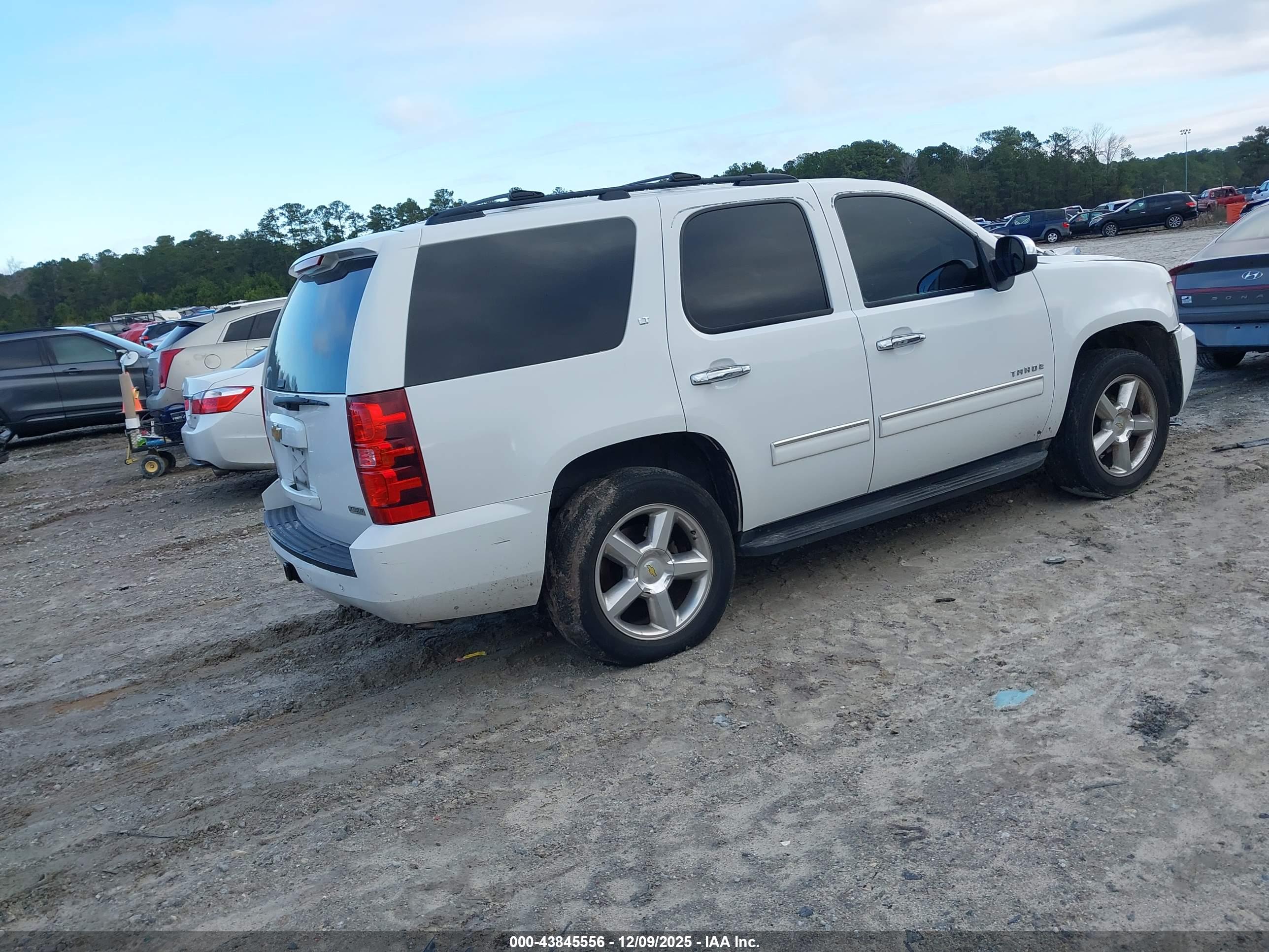 CHEVROLET TAHOE image 4
