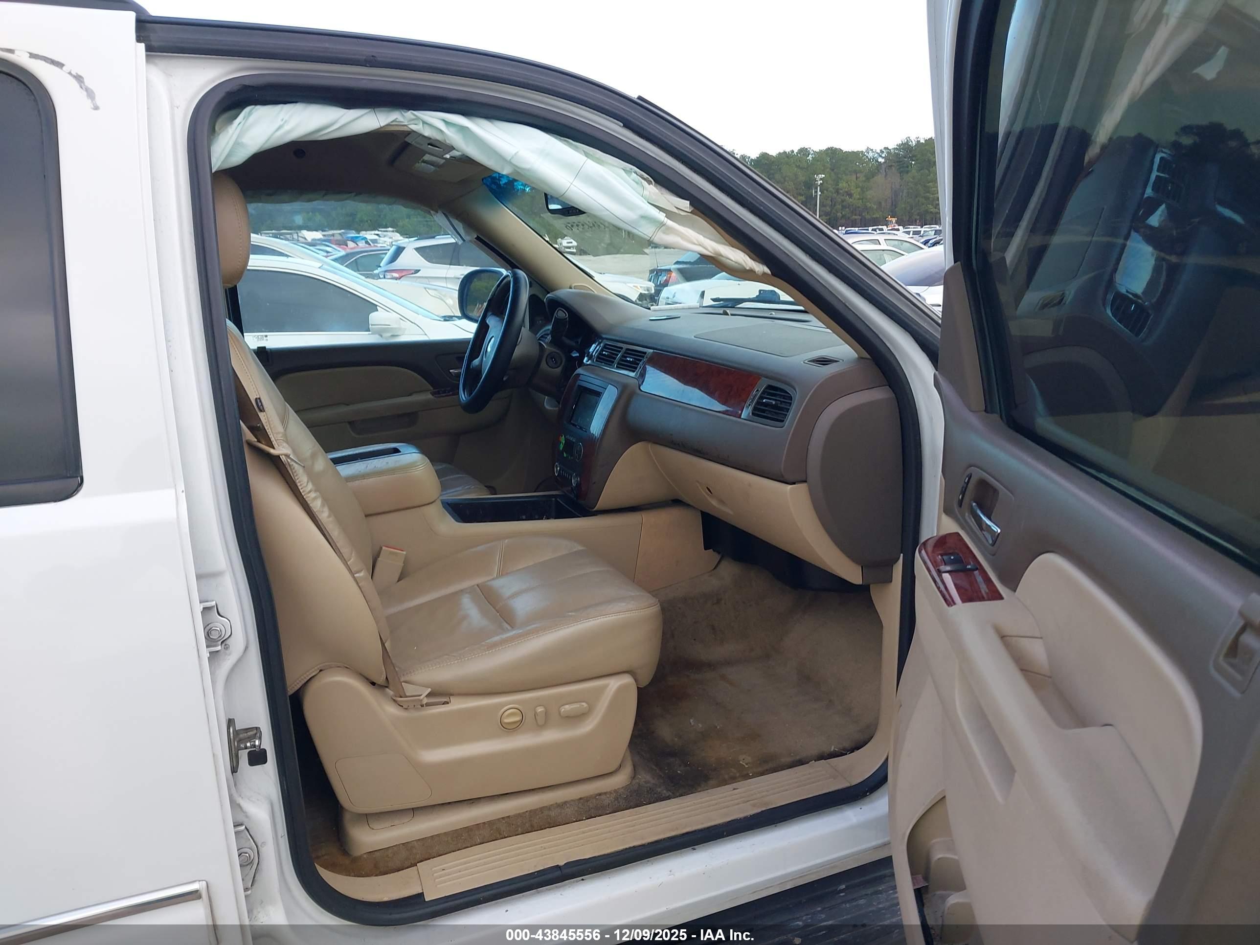 CHEVROLET TAHOE image 5