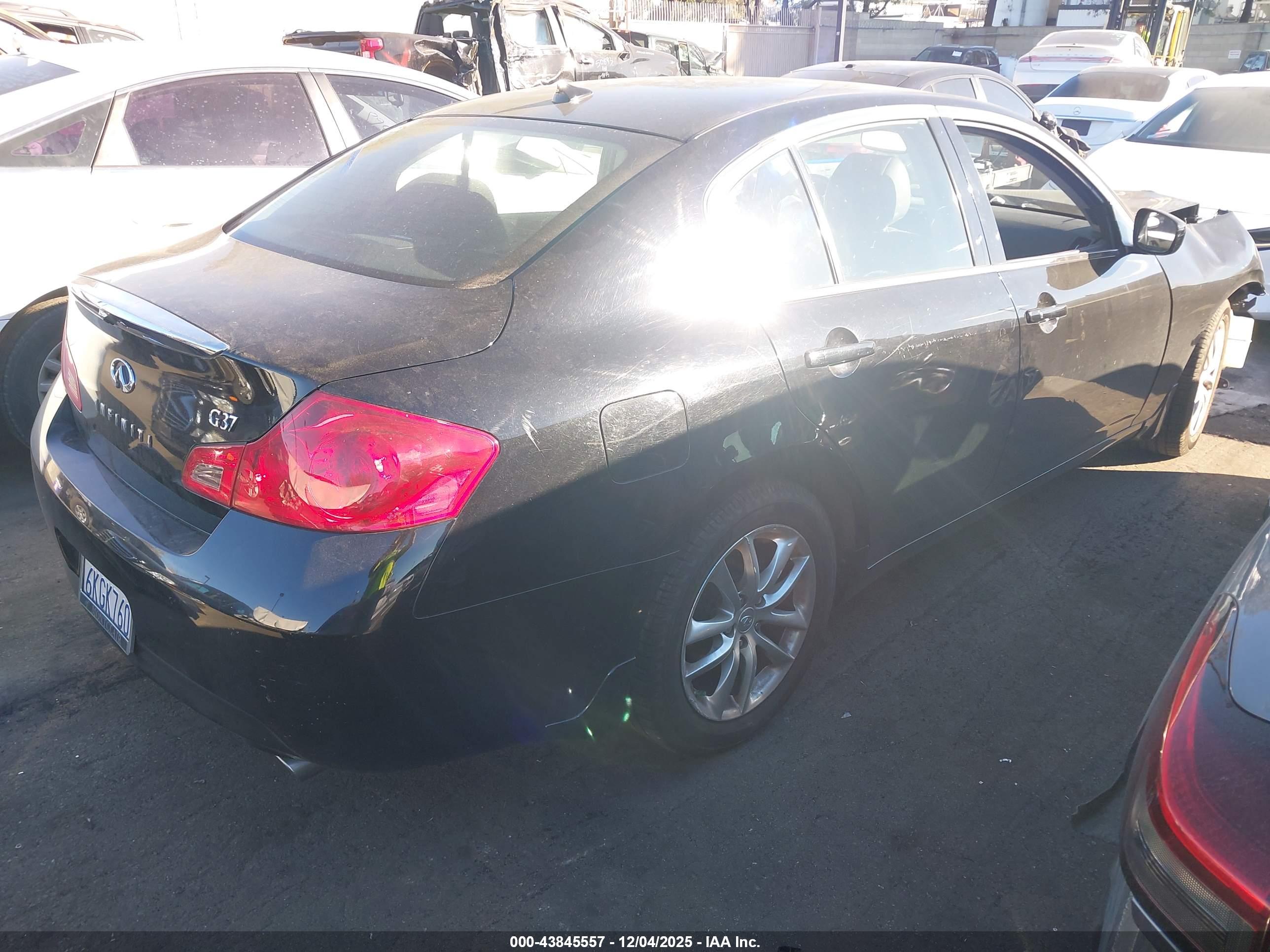 INFINITI G37 image 4