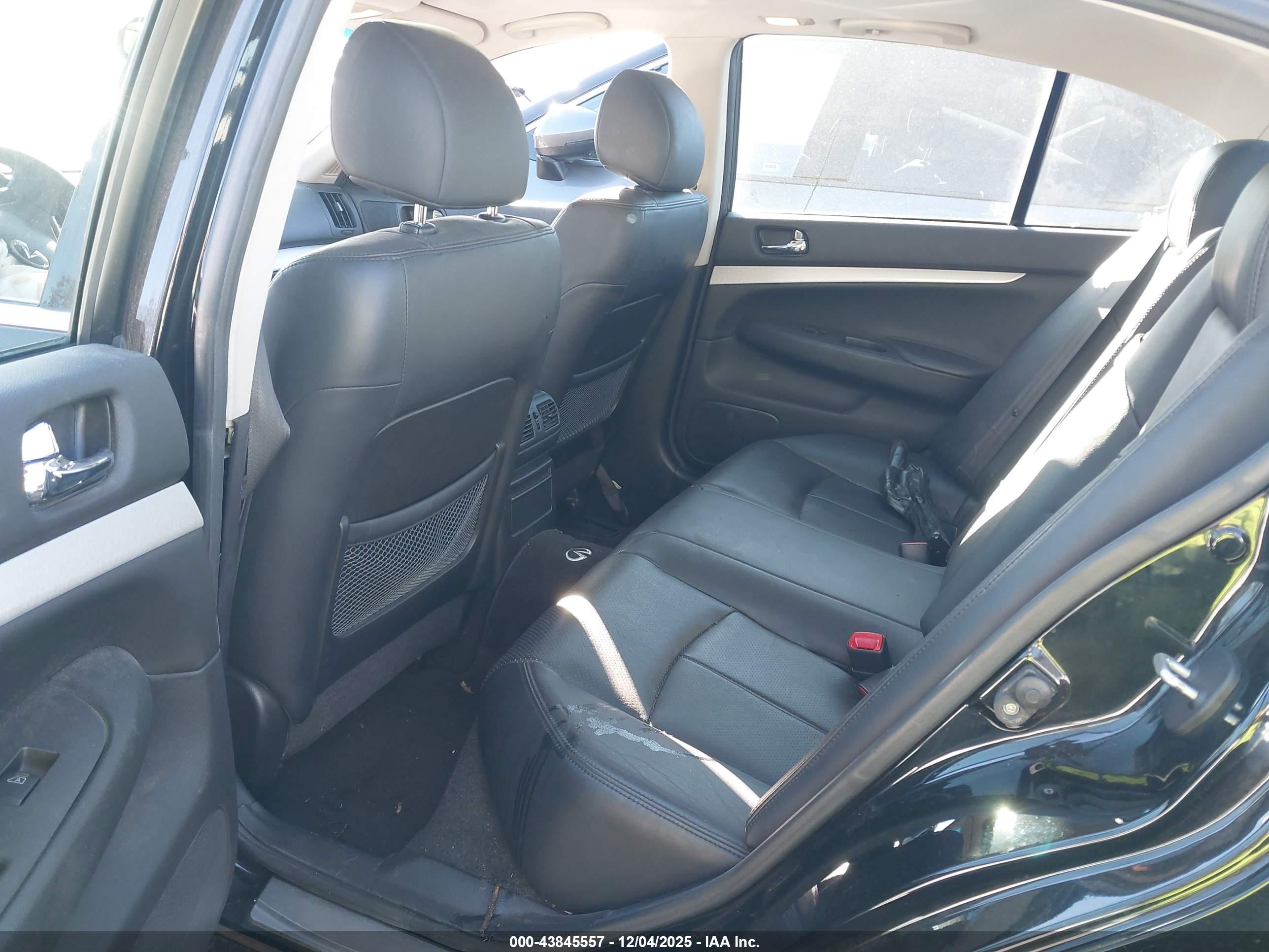 INFINITI G37 image 8