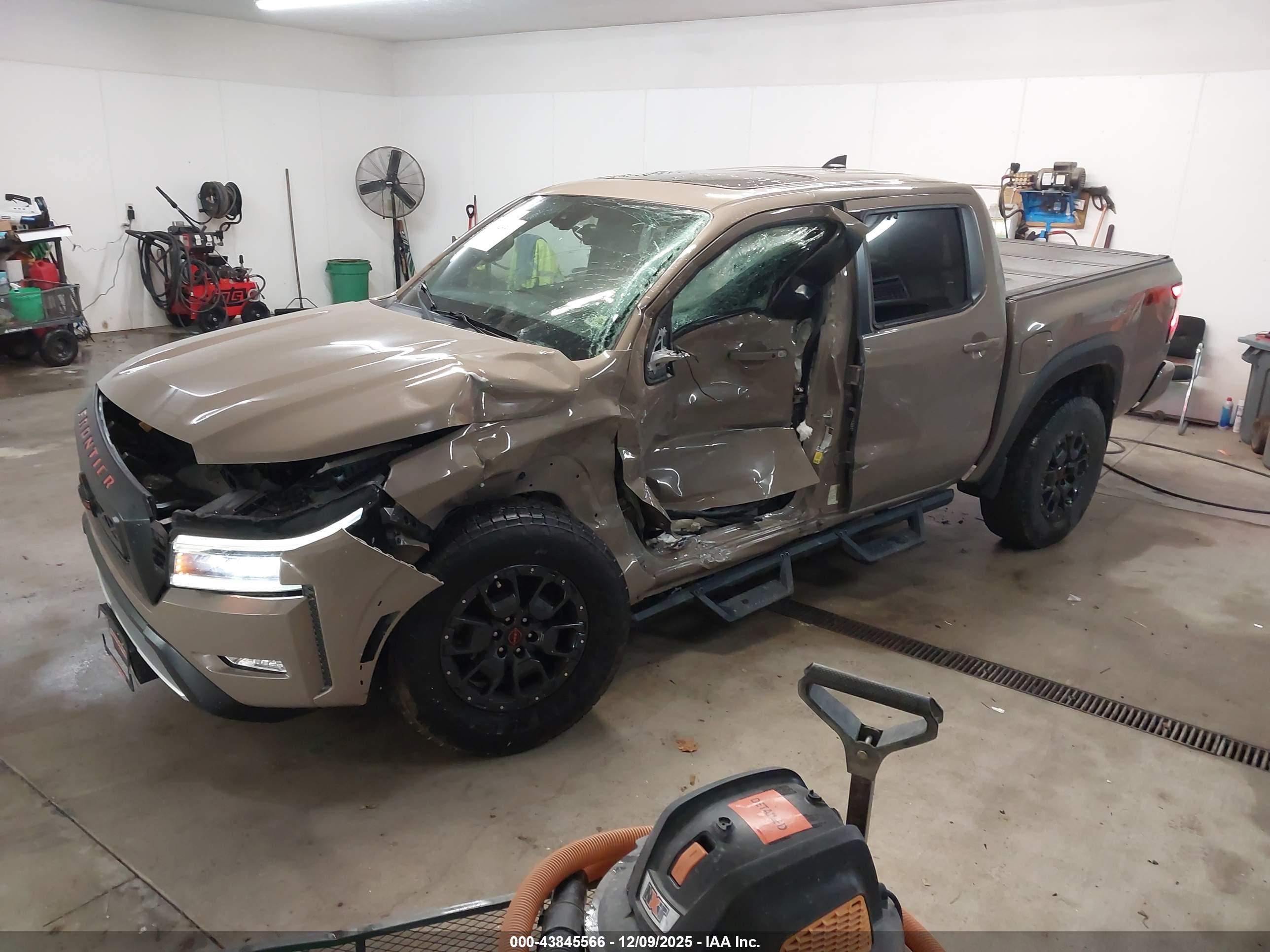 NISSAN FRONTIER image 2
