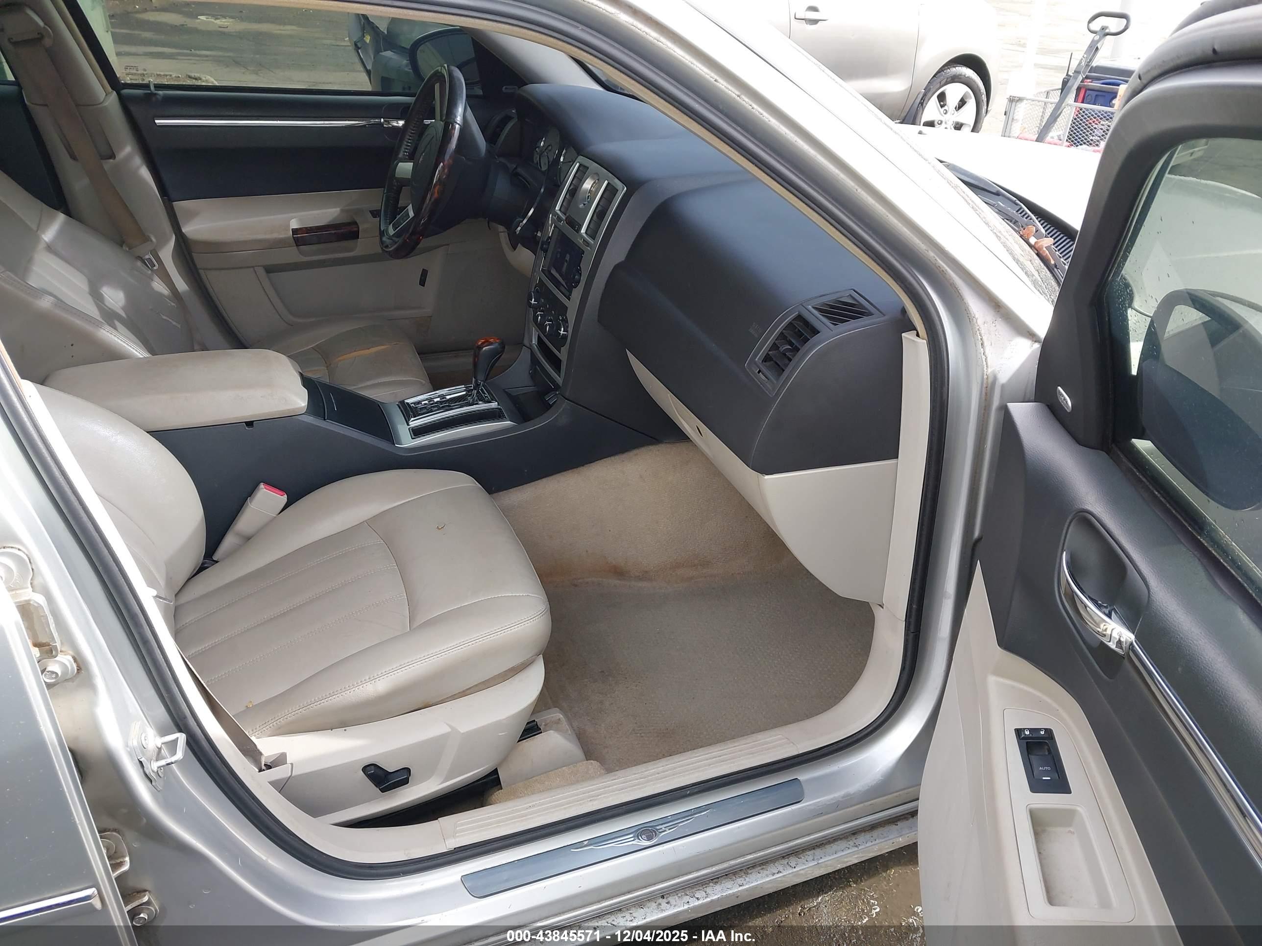 CHRYSLER 300C image 5