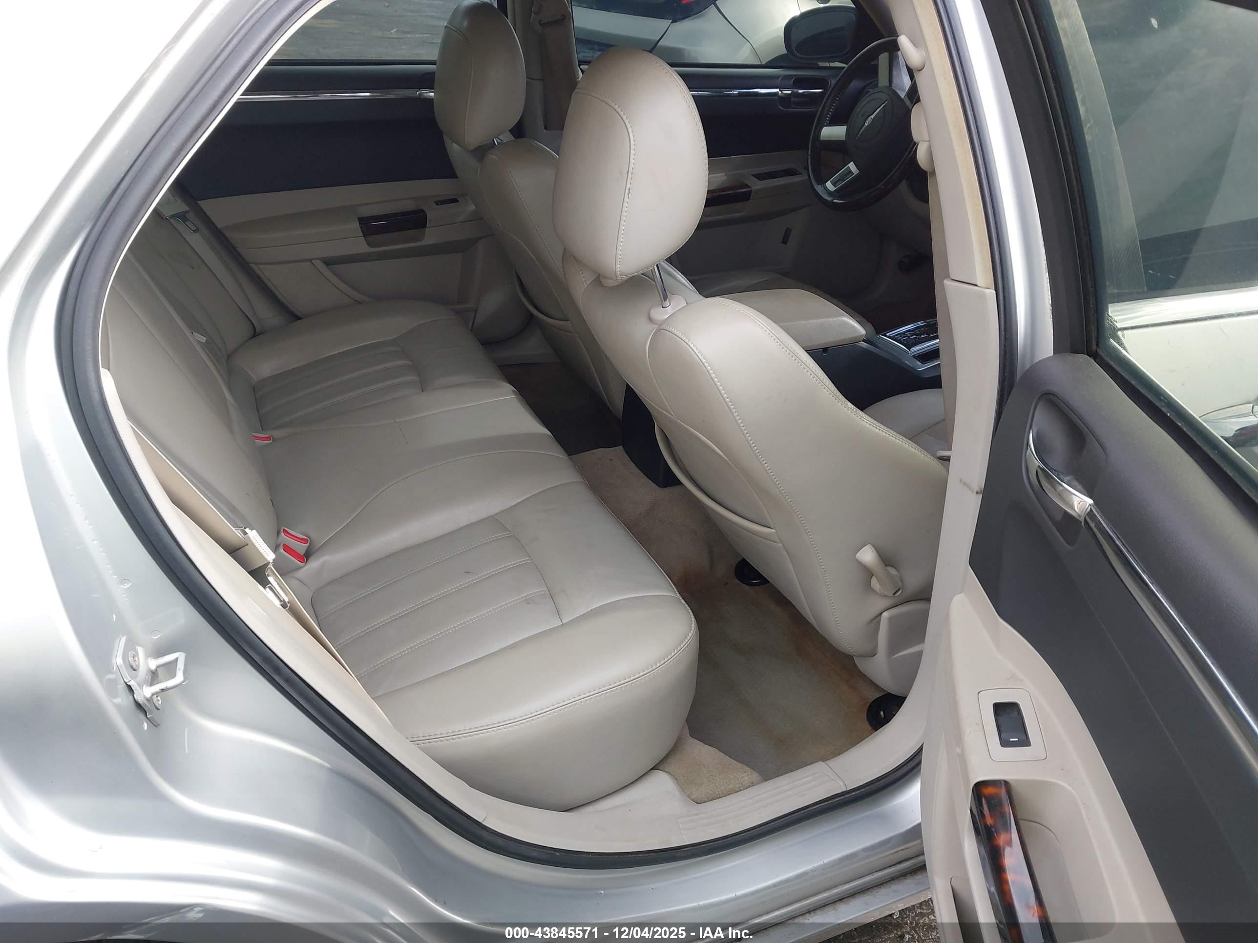 CHRYSLER 300C image 8