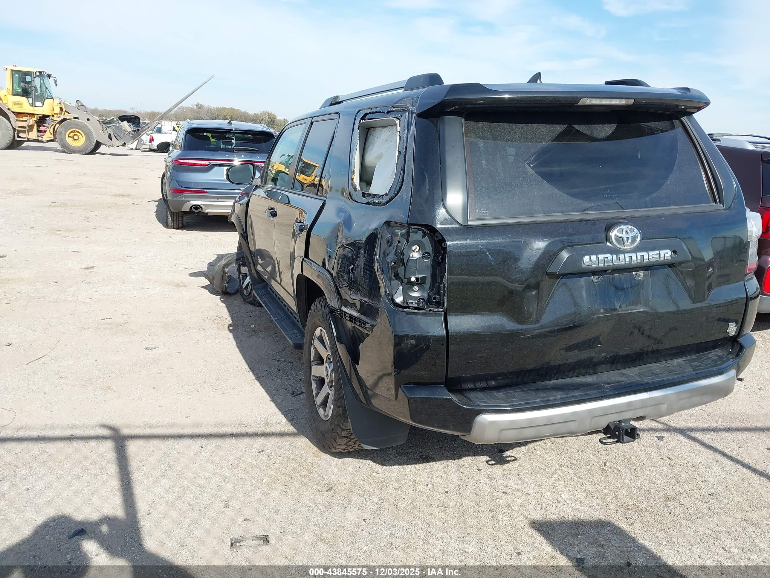 TOYOTA 4RUNNER image 3