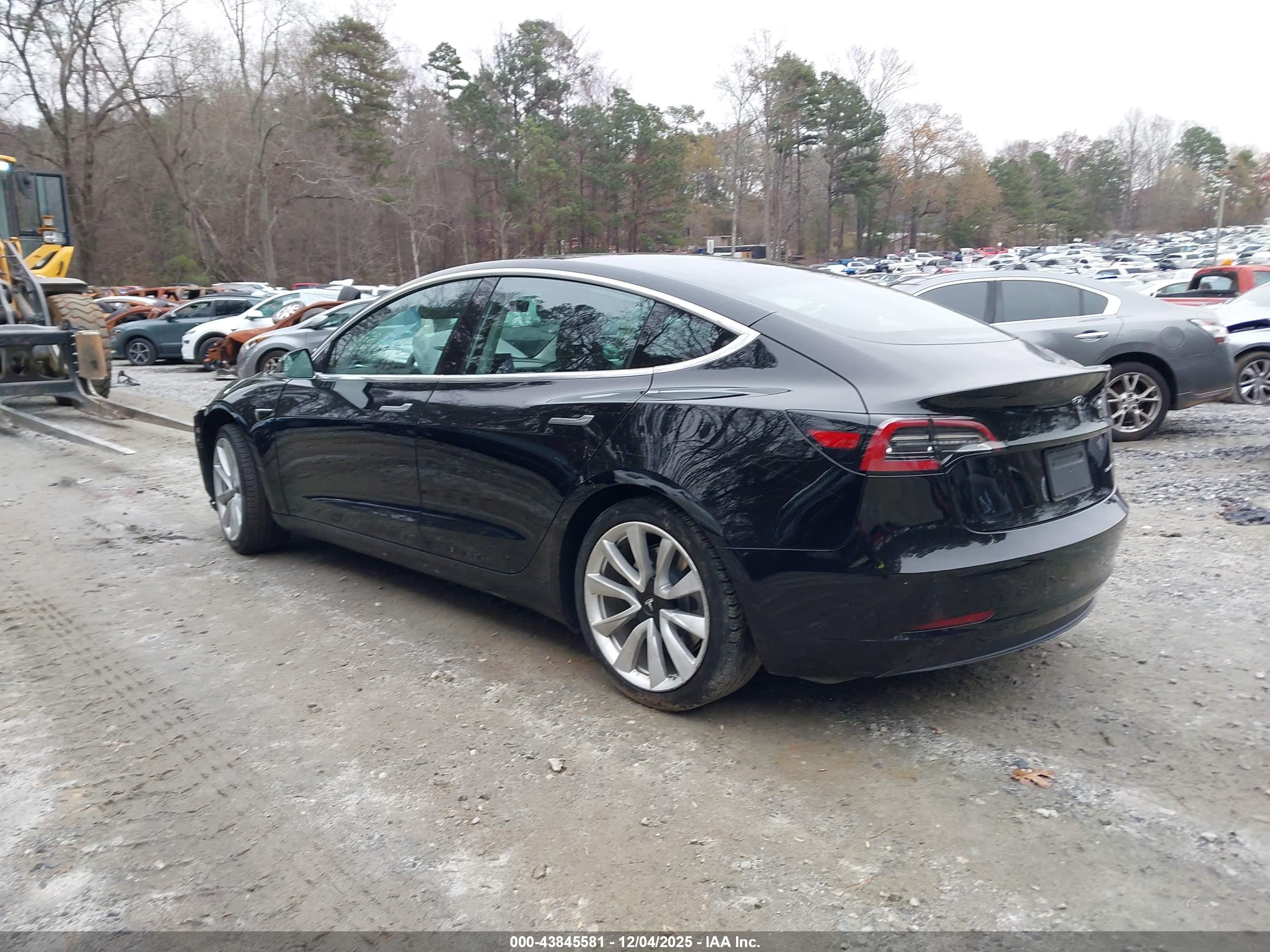 TESLA MODEL image 3