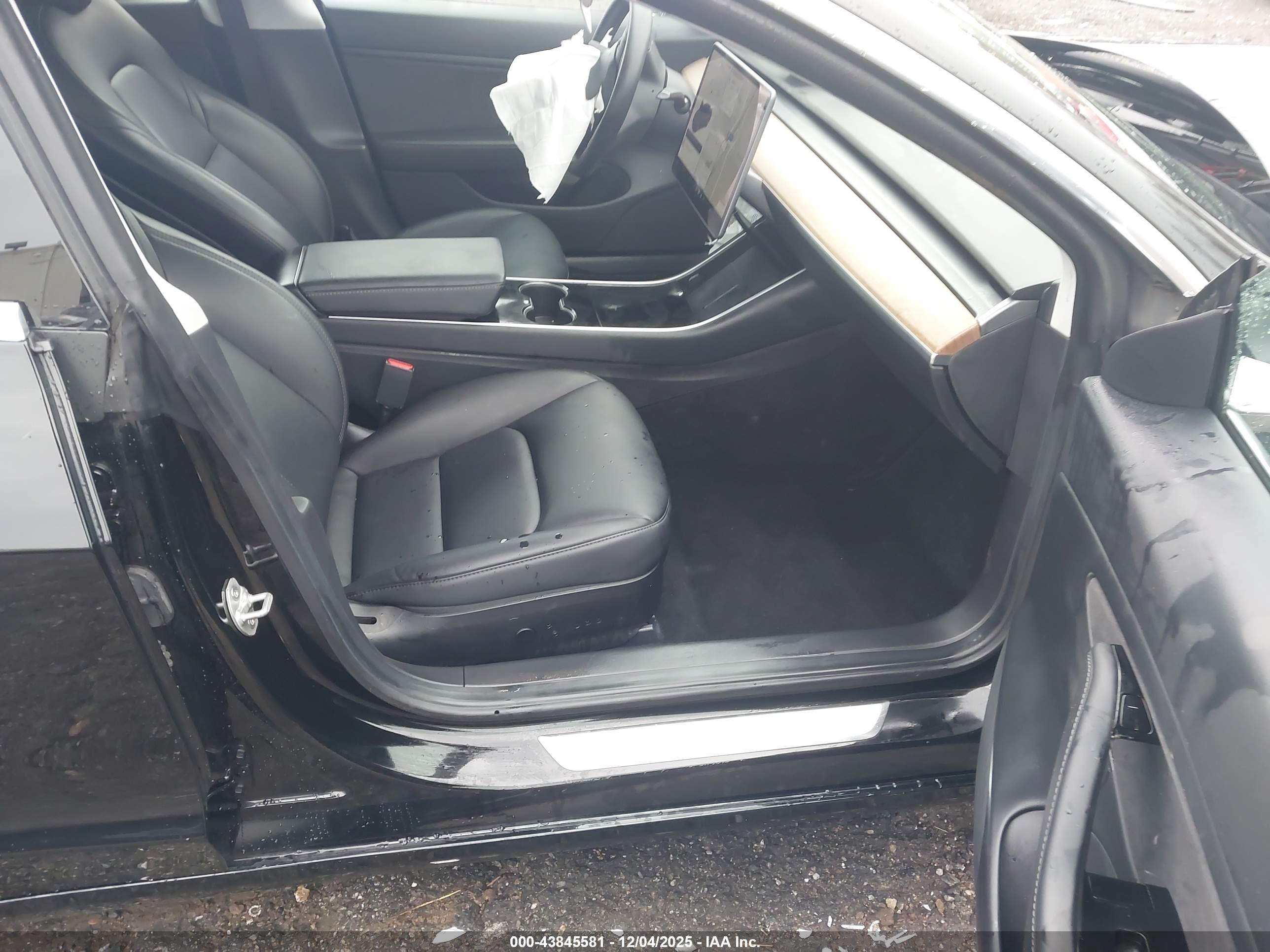 TESLA MODEL image 5
