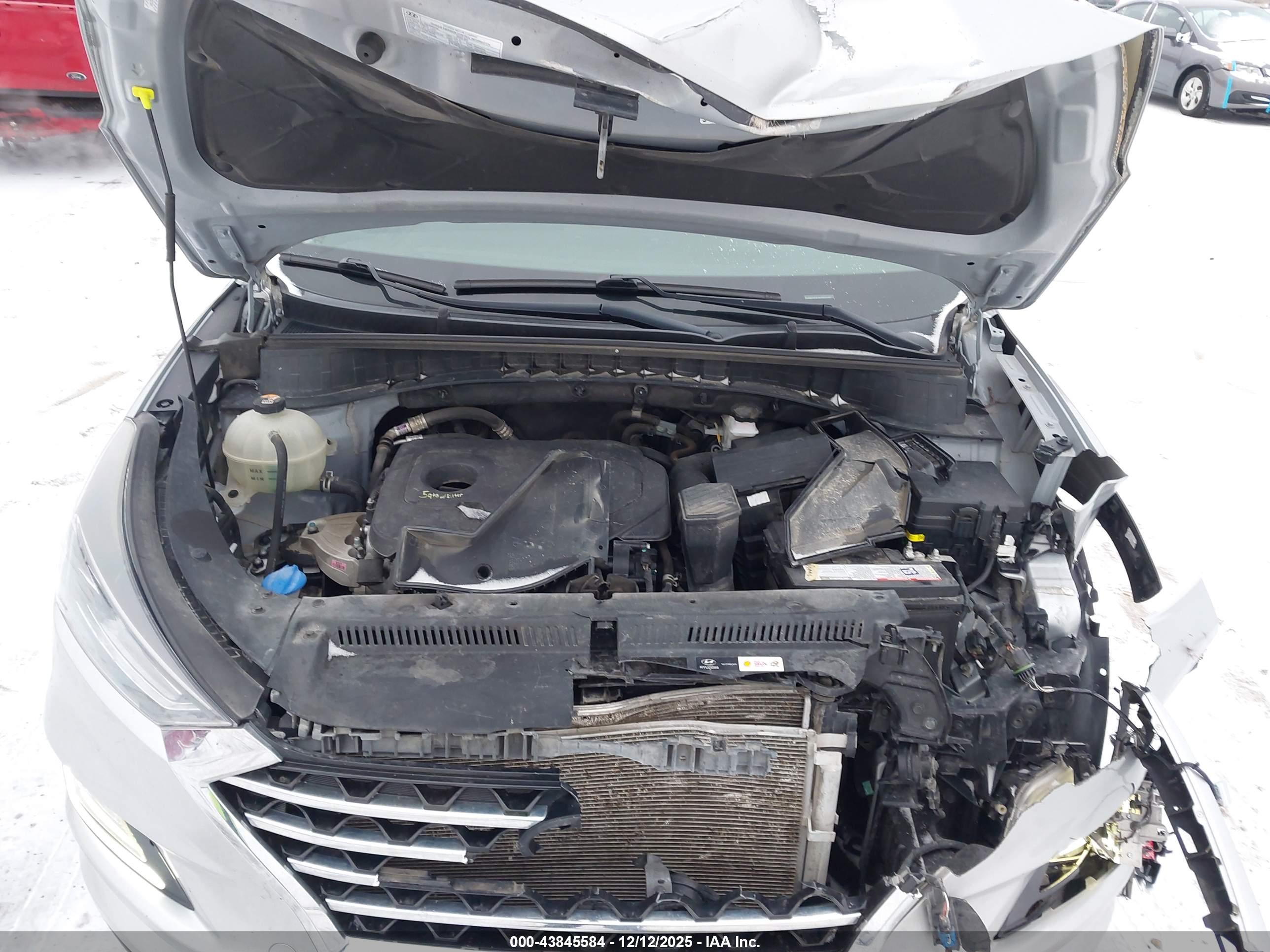HYUNDAI TUCSON image 10