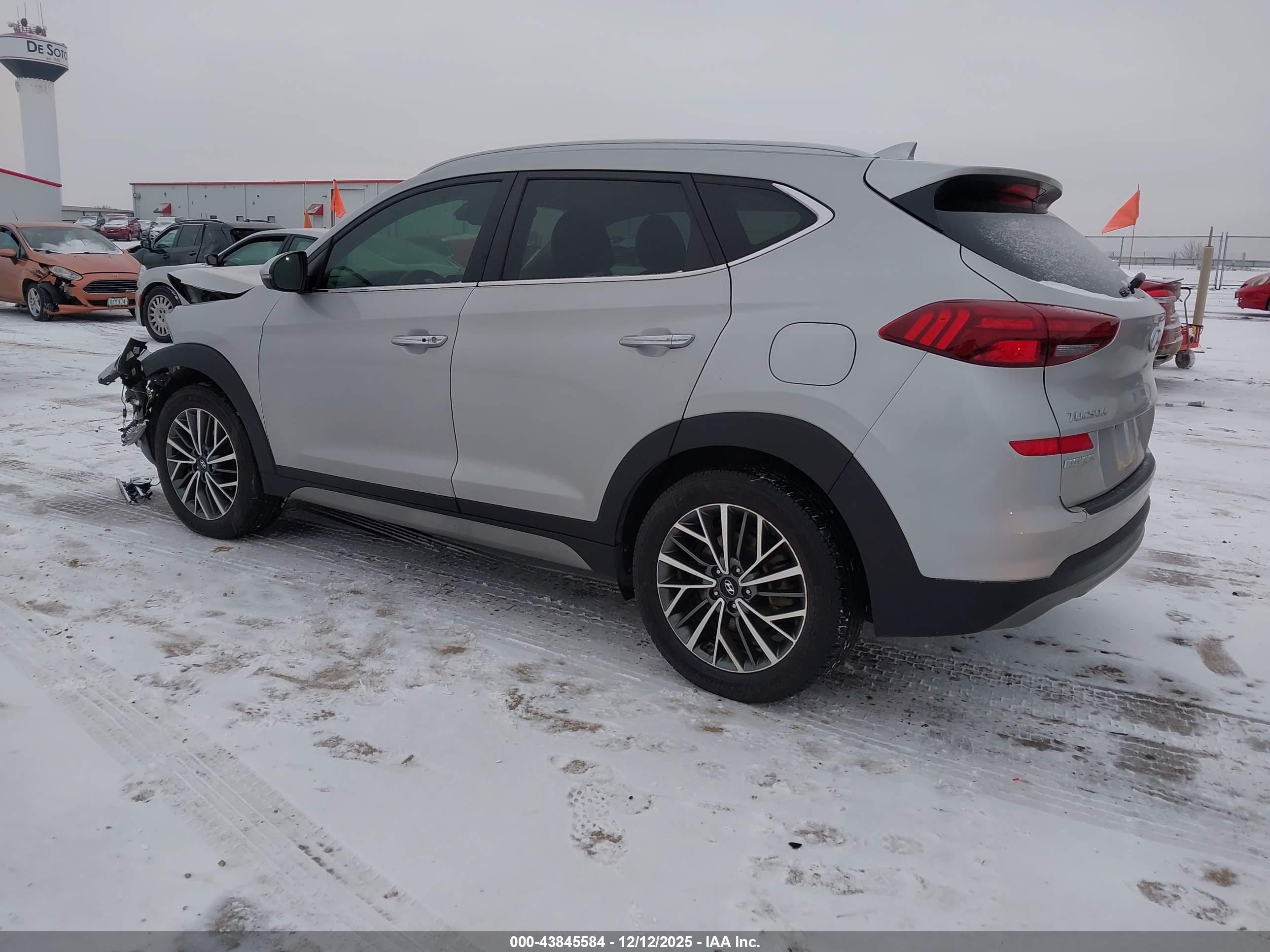HYUNDAI TUCSON image 3