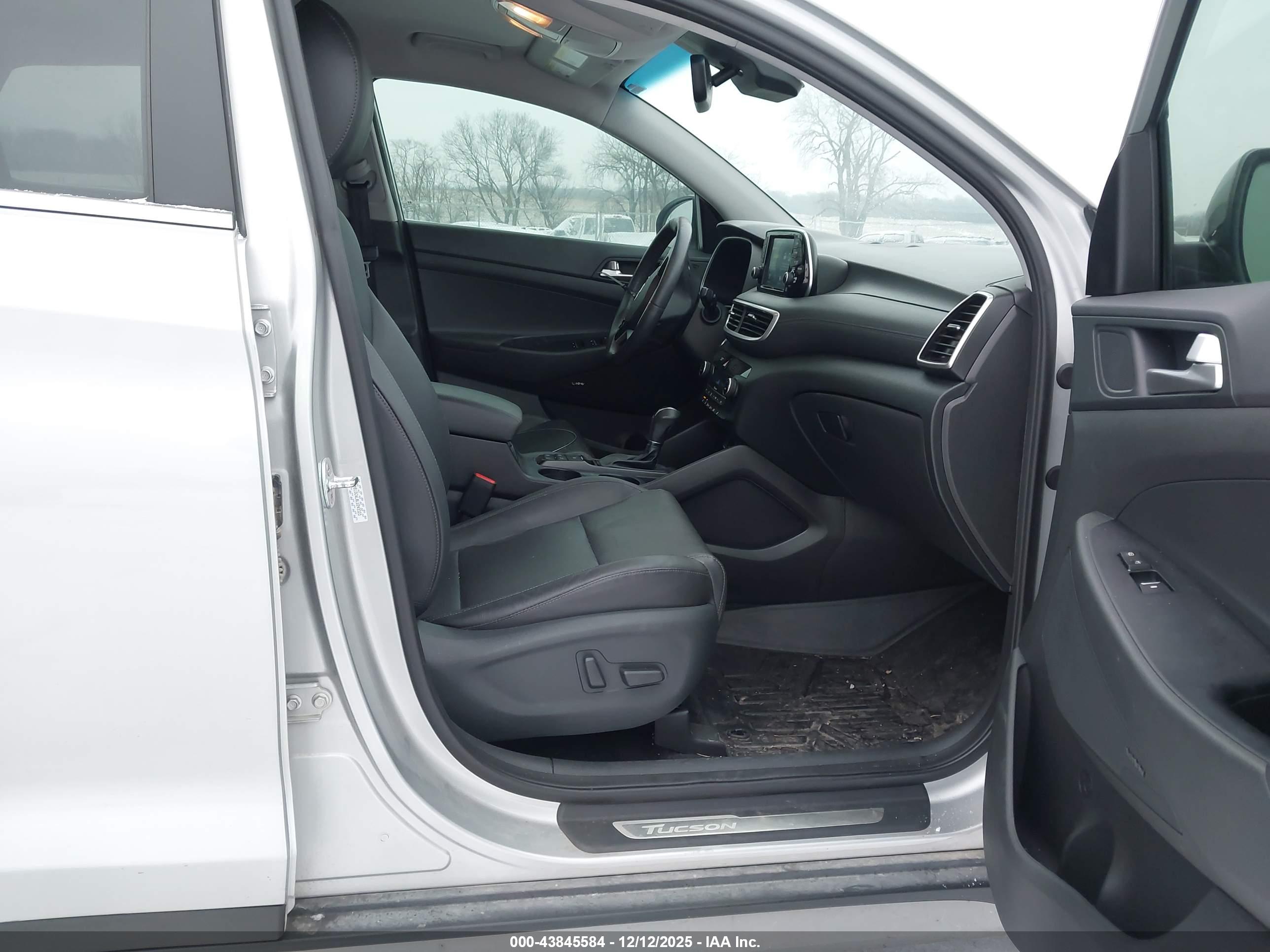 HYUNDAI TUCSON image 5