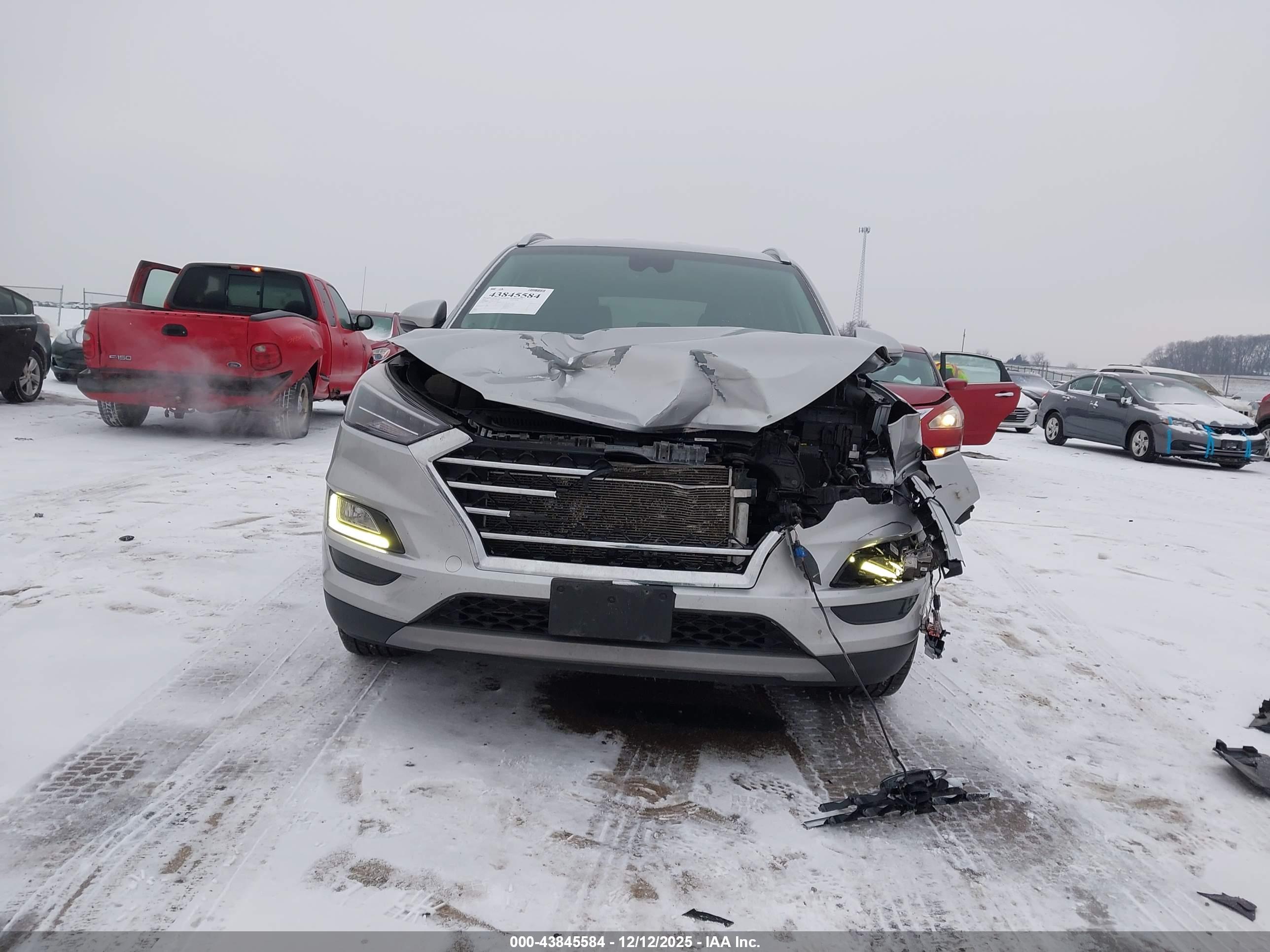 HYUNDAI TUCSON image 6