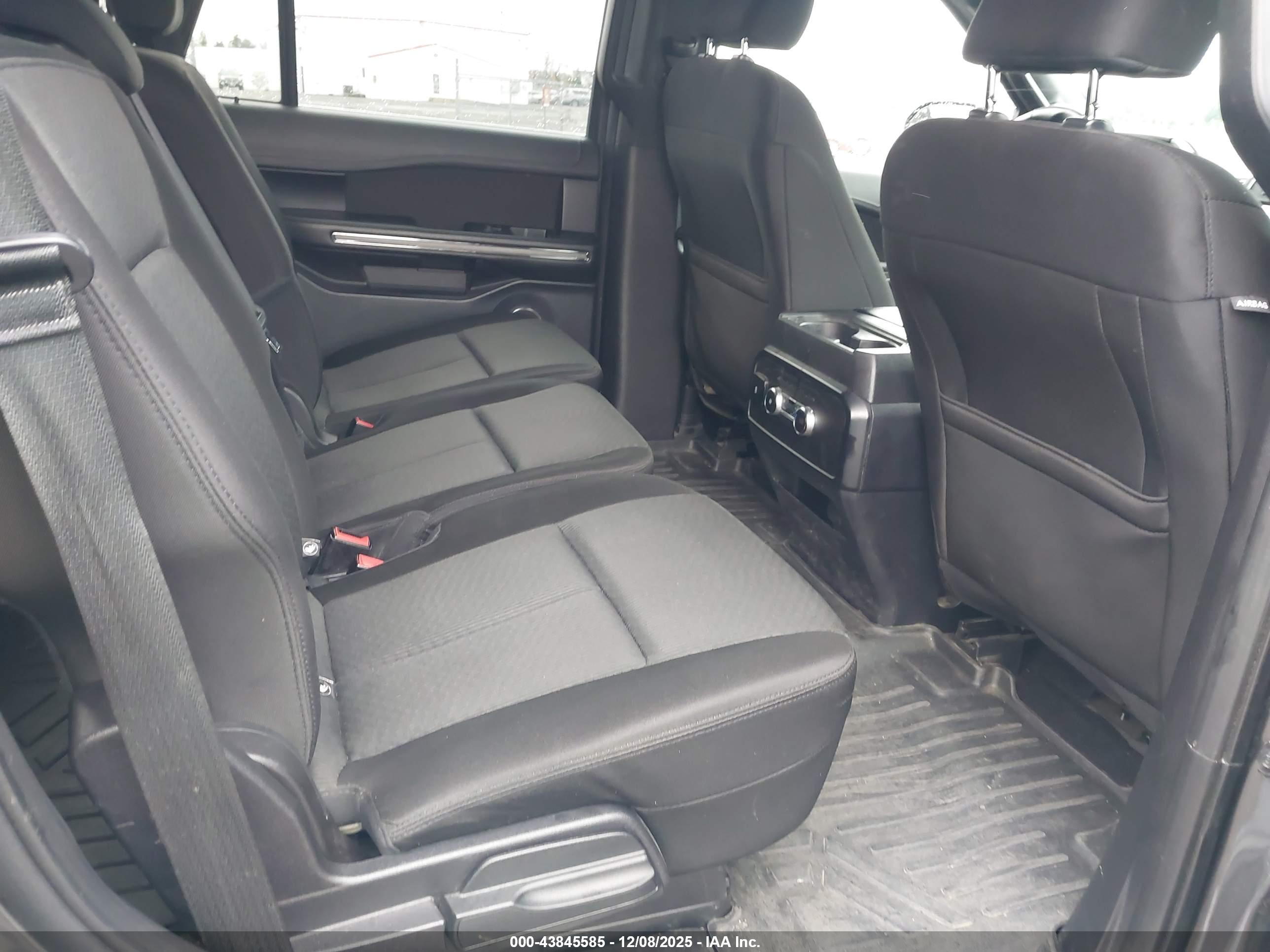 FORD EXPEDITION image 8