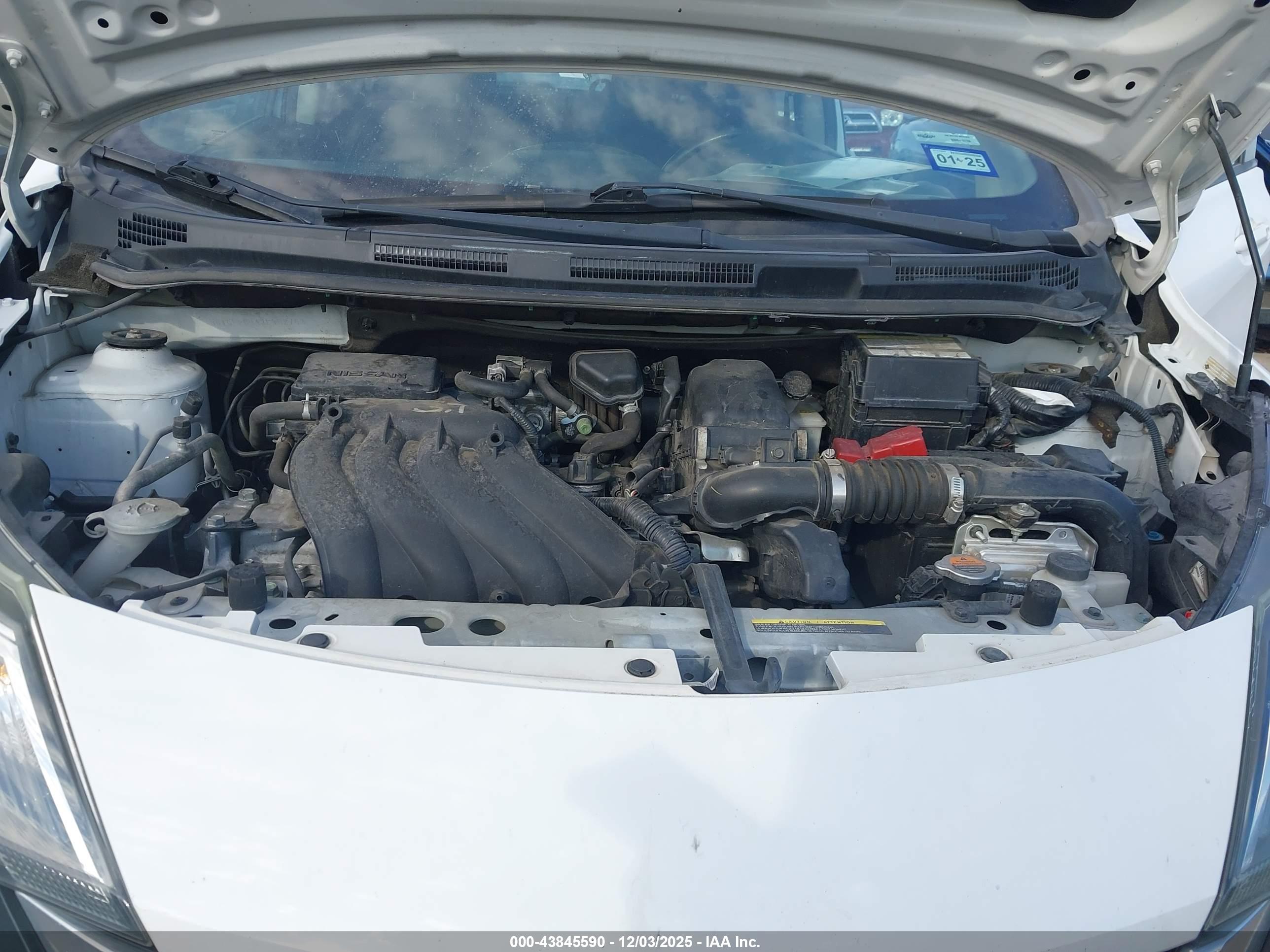 NISSAN VERSA image 10