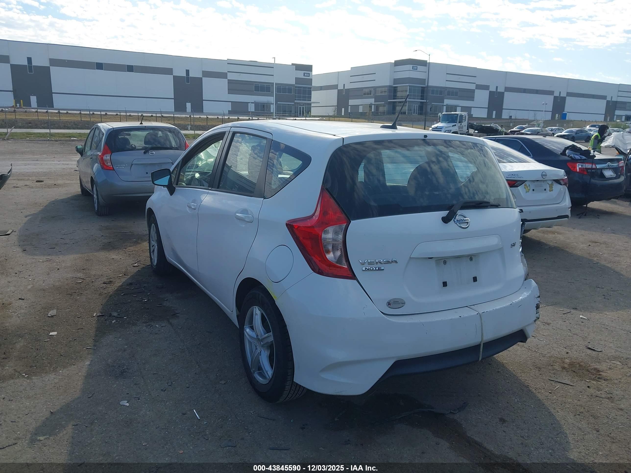NISSAN VERSA image 3
