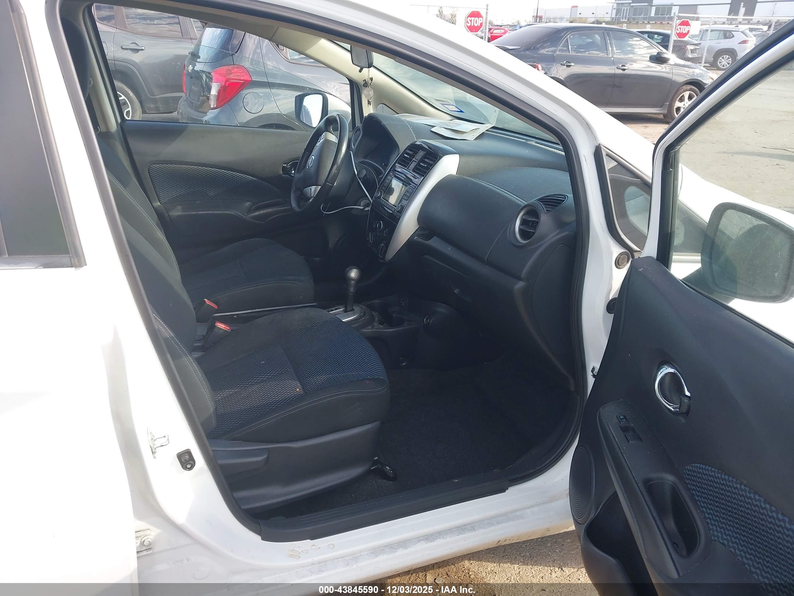NISSAN VERSA image 5
