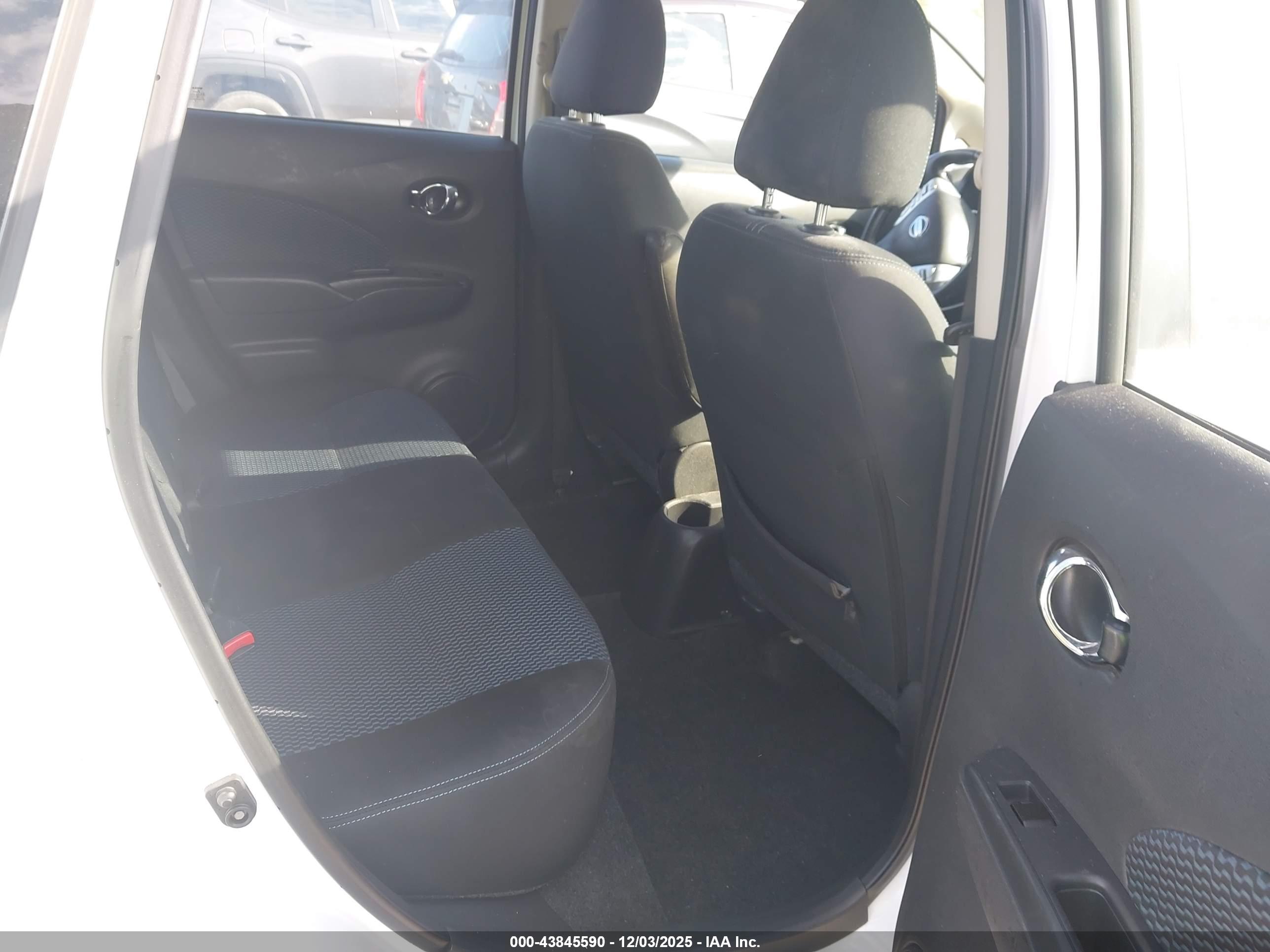 NISSAN VERSA image 8