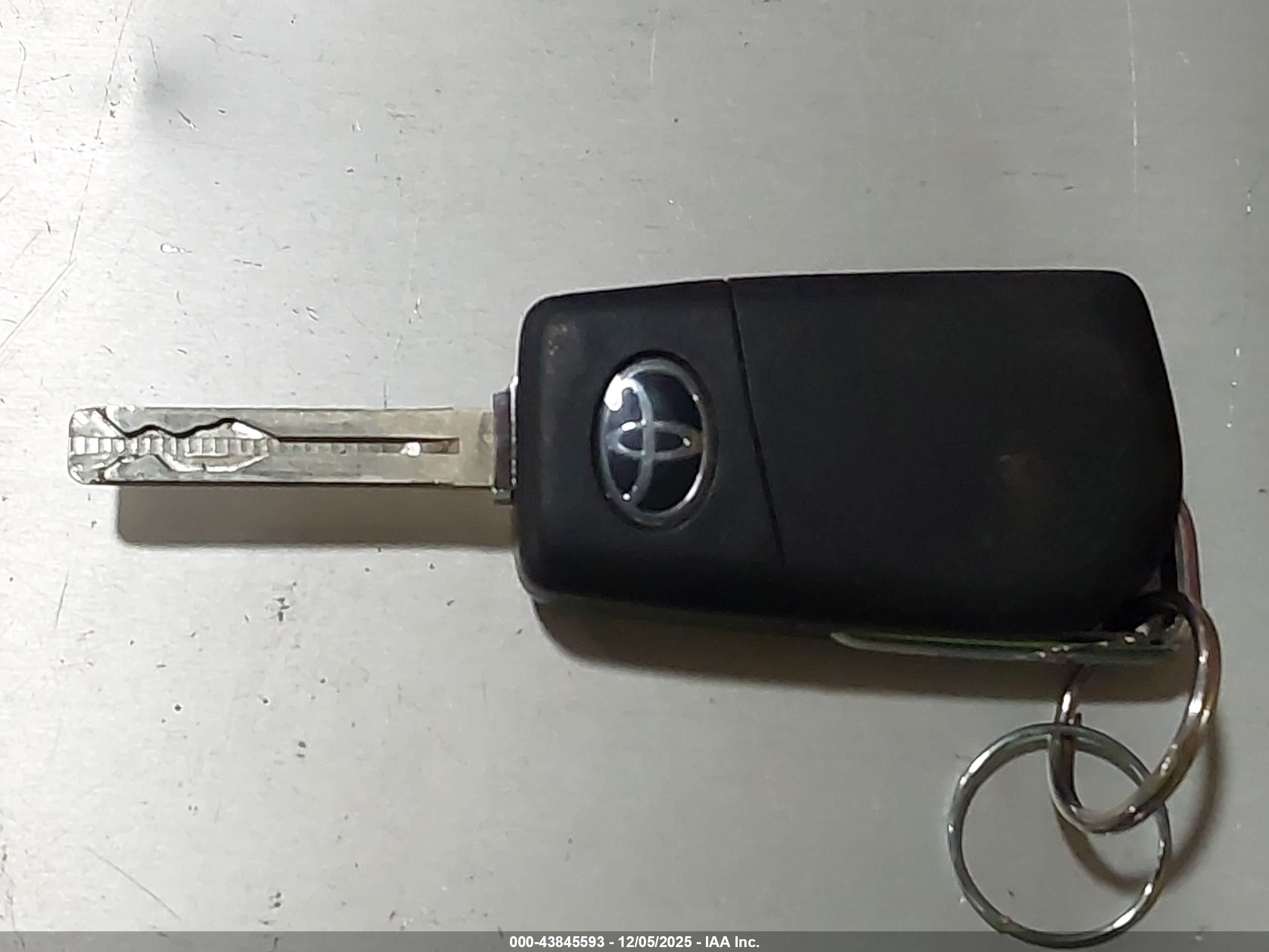 TOYOTA CAMRY image 11