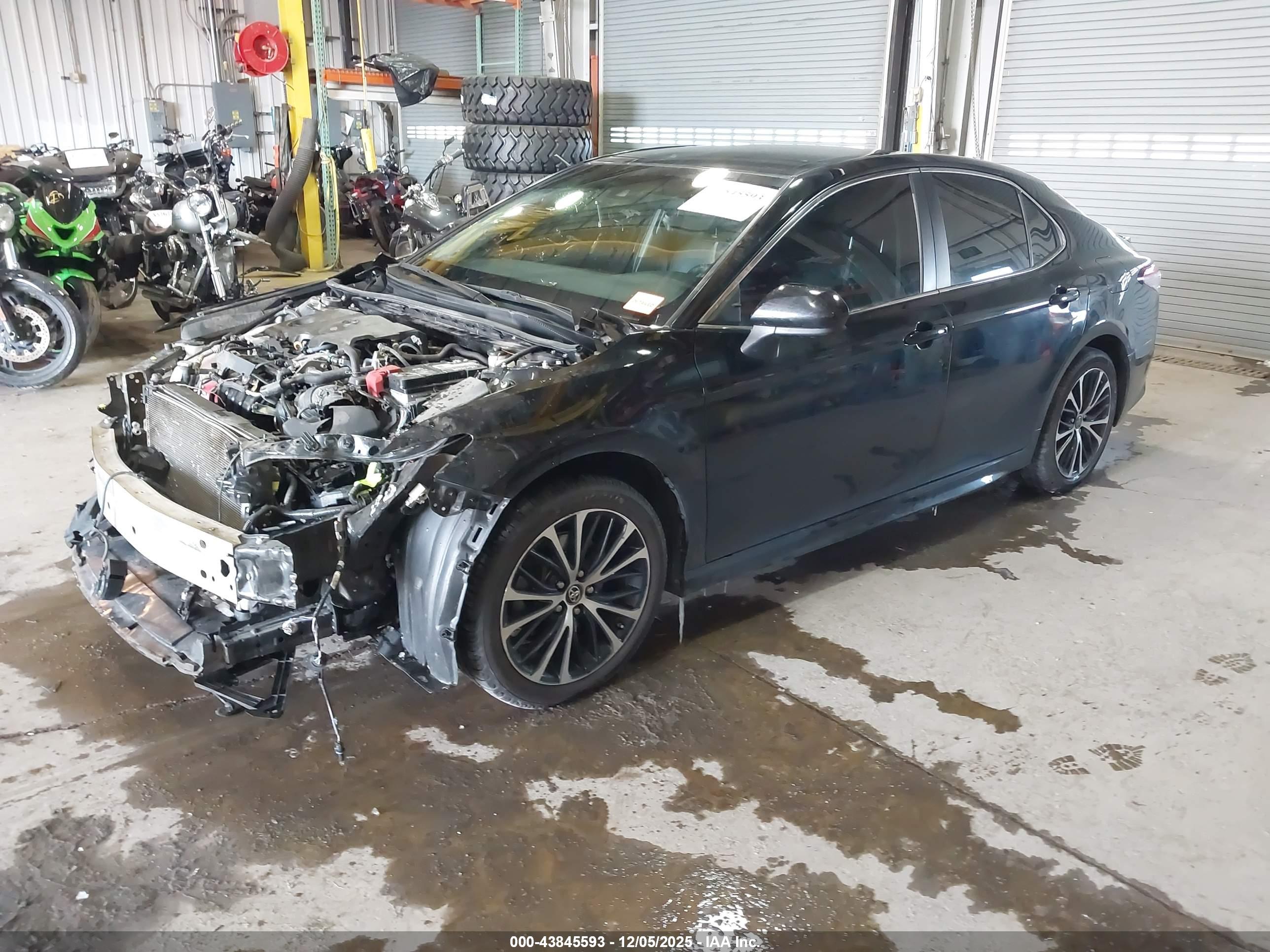 TOYOTA CAMRY image 2