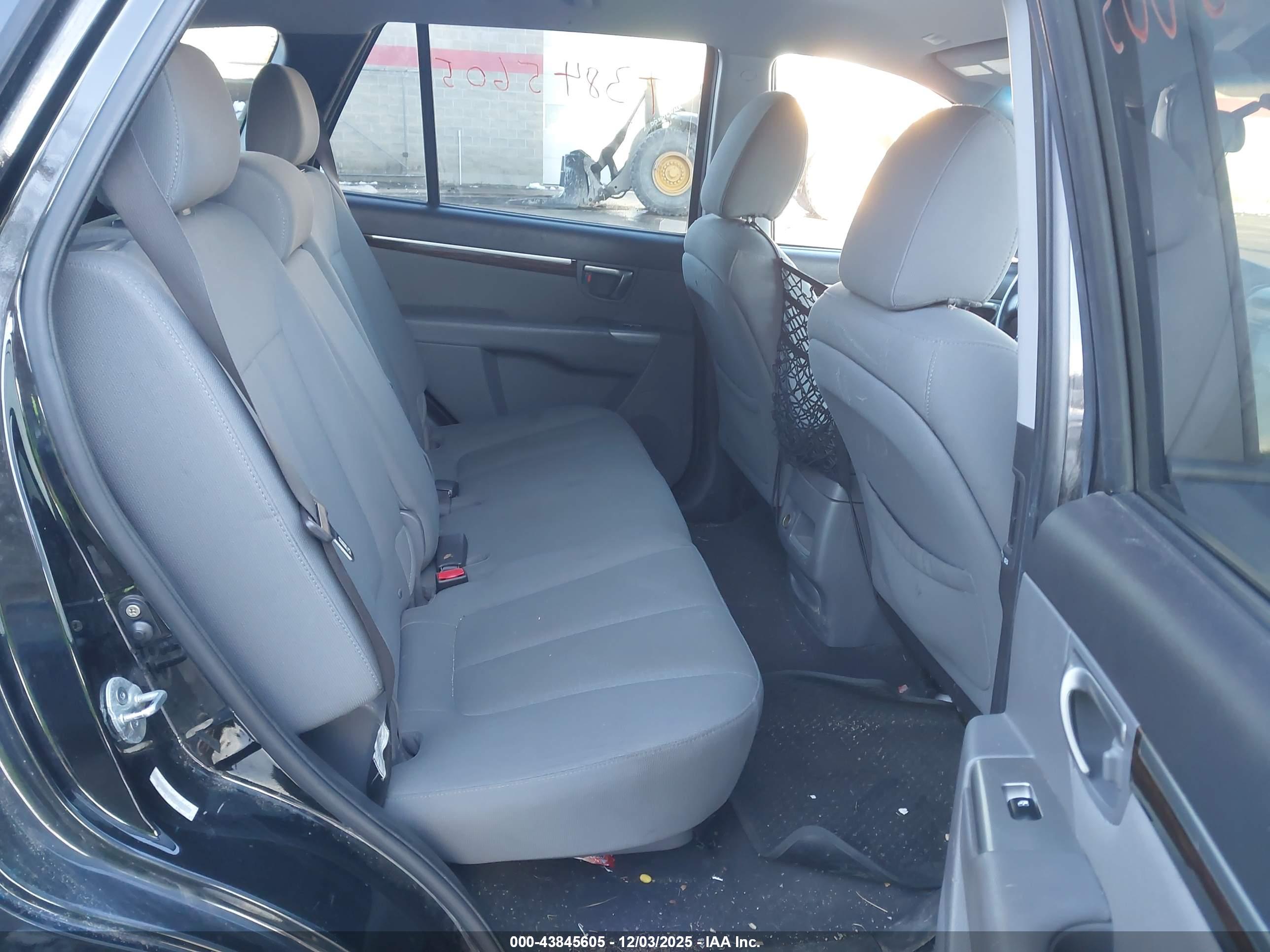 HYUNDAI SANTA image 8