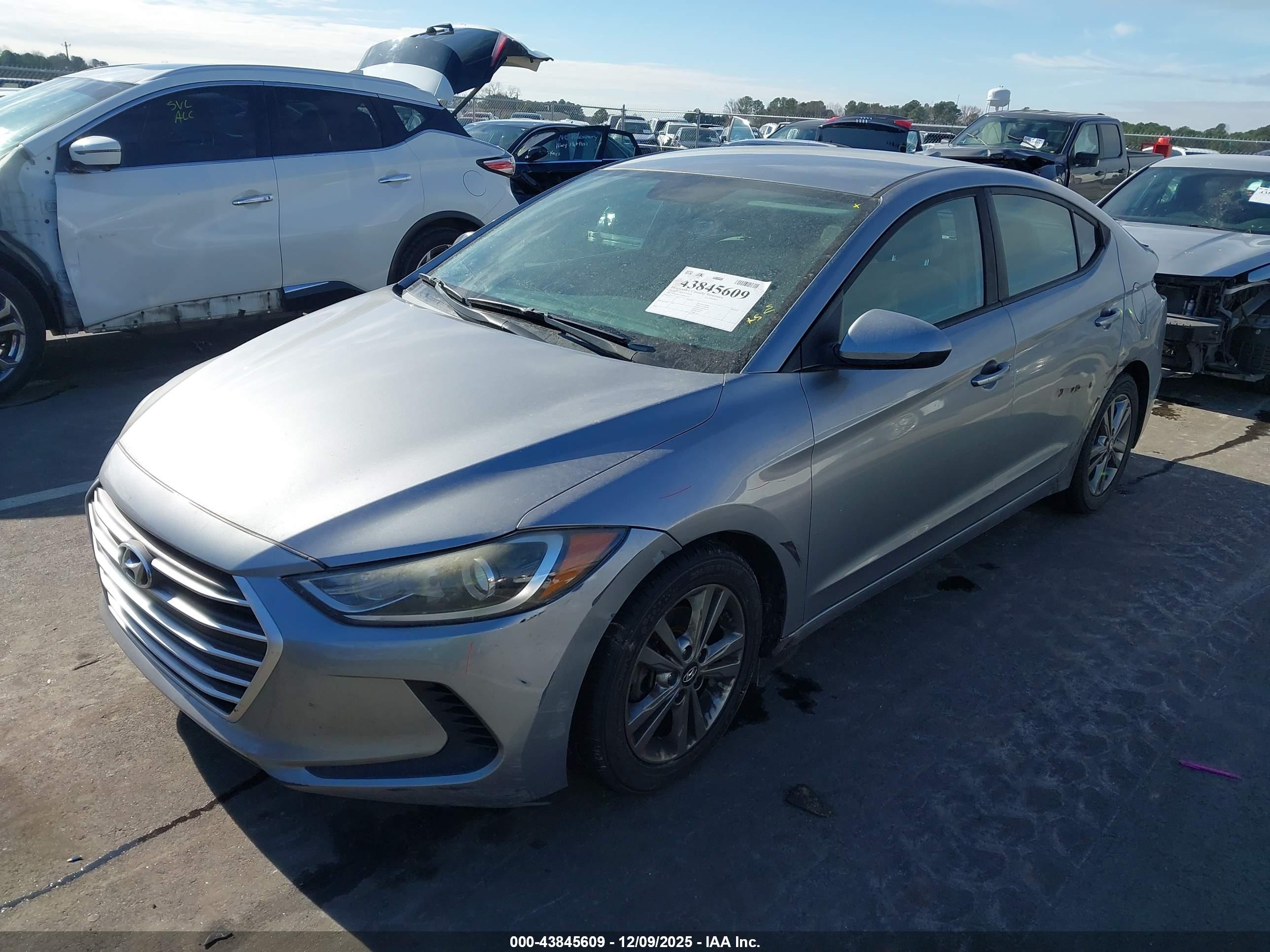 HYUNDAI ELANTRA image 2