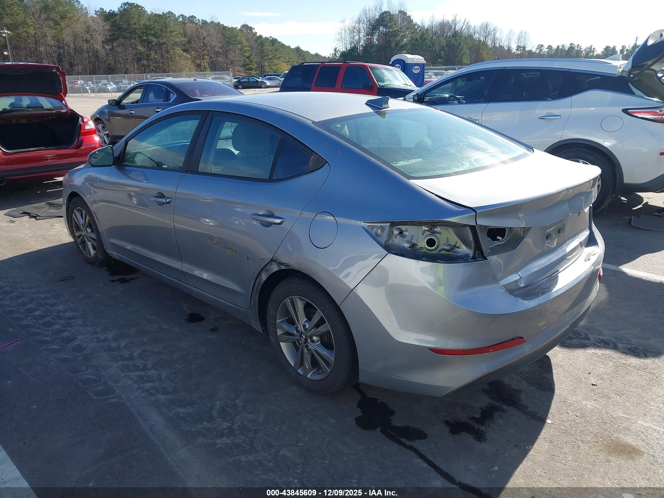 HYUNDAI ELANTRA image 3