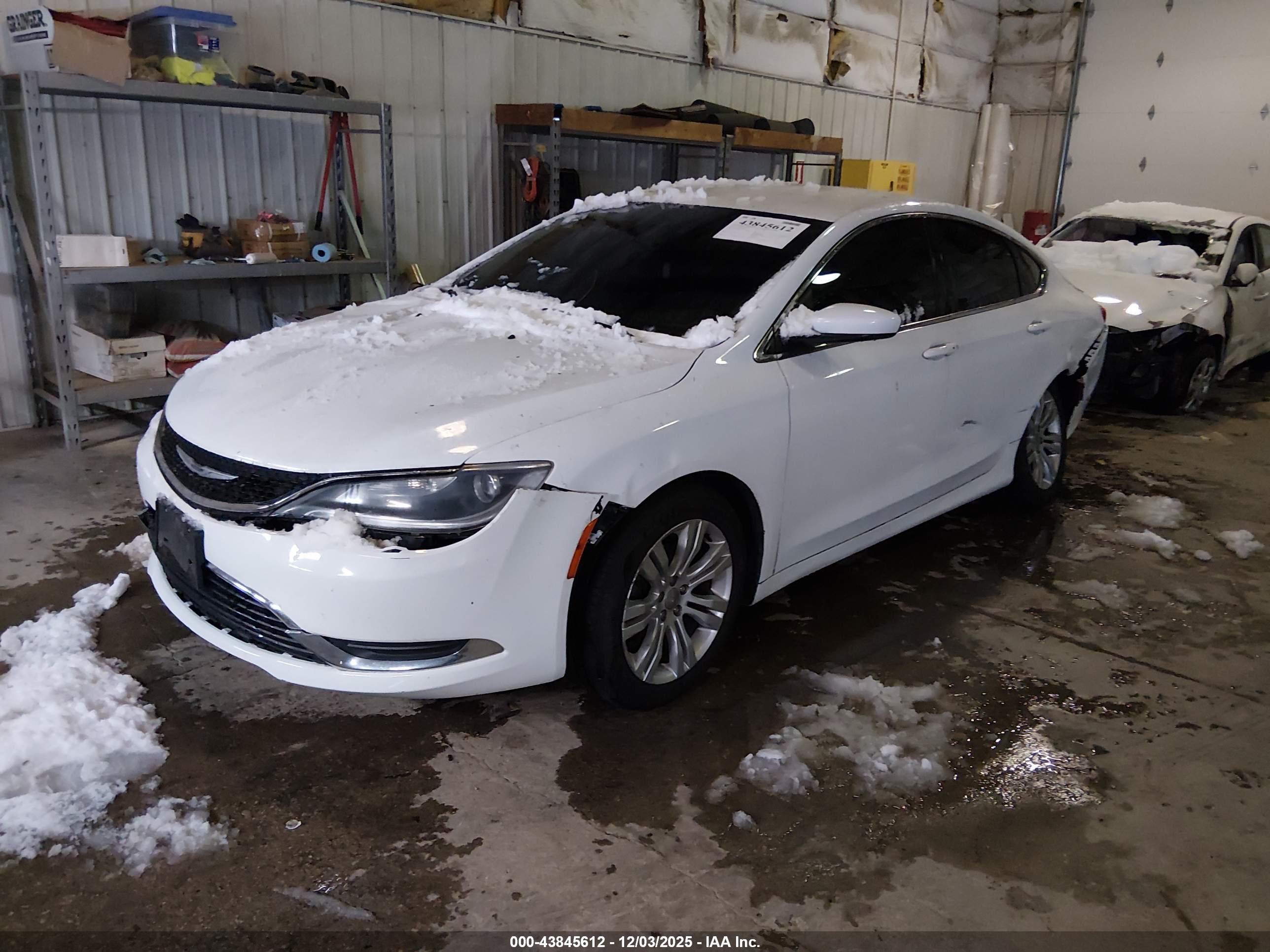 CHRYSLER 200 image 2