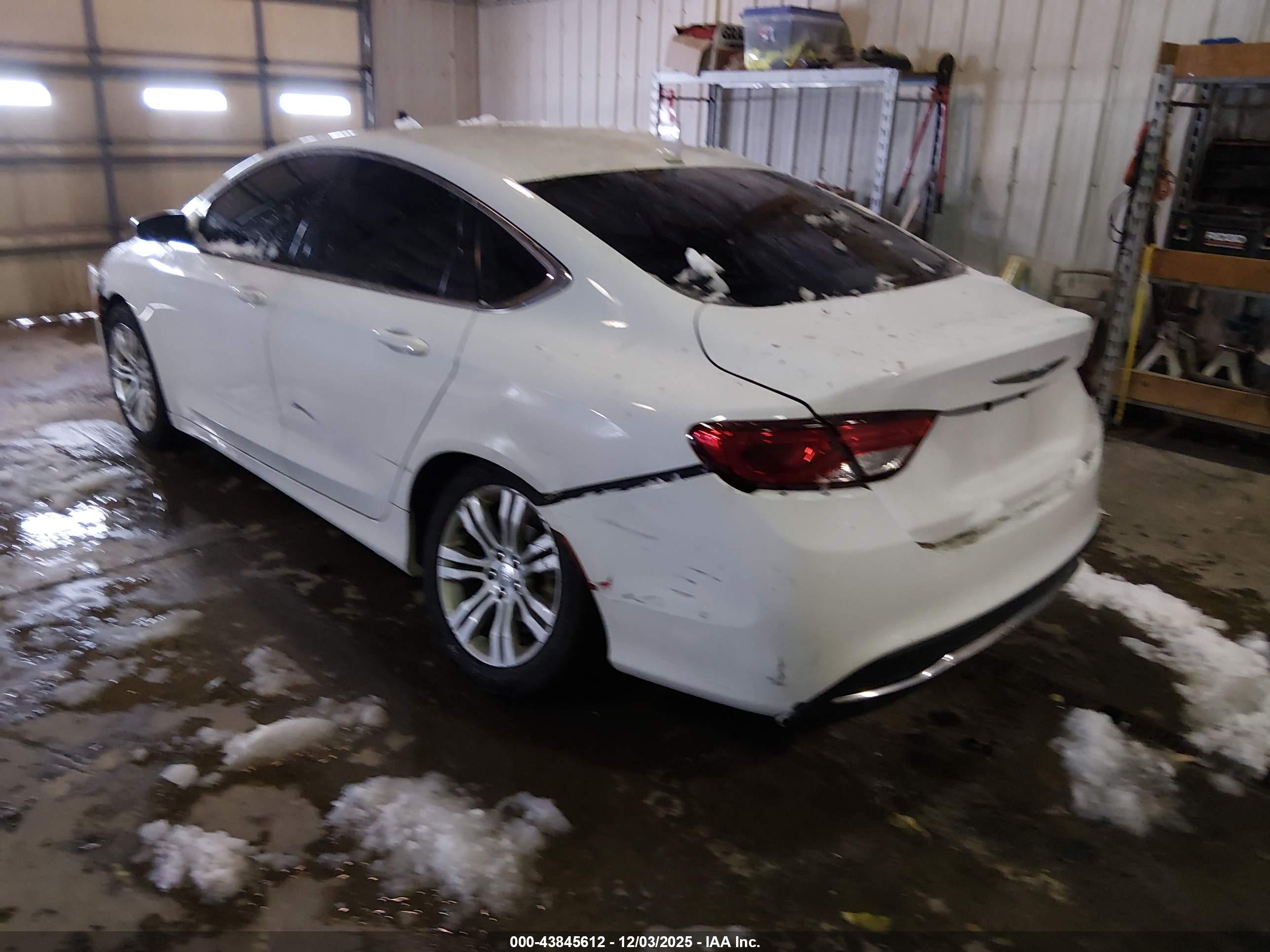 CHRYSLER 200 image 3