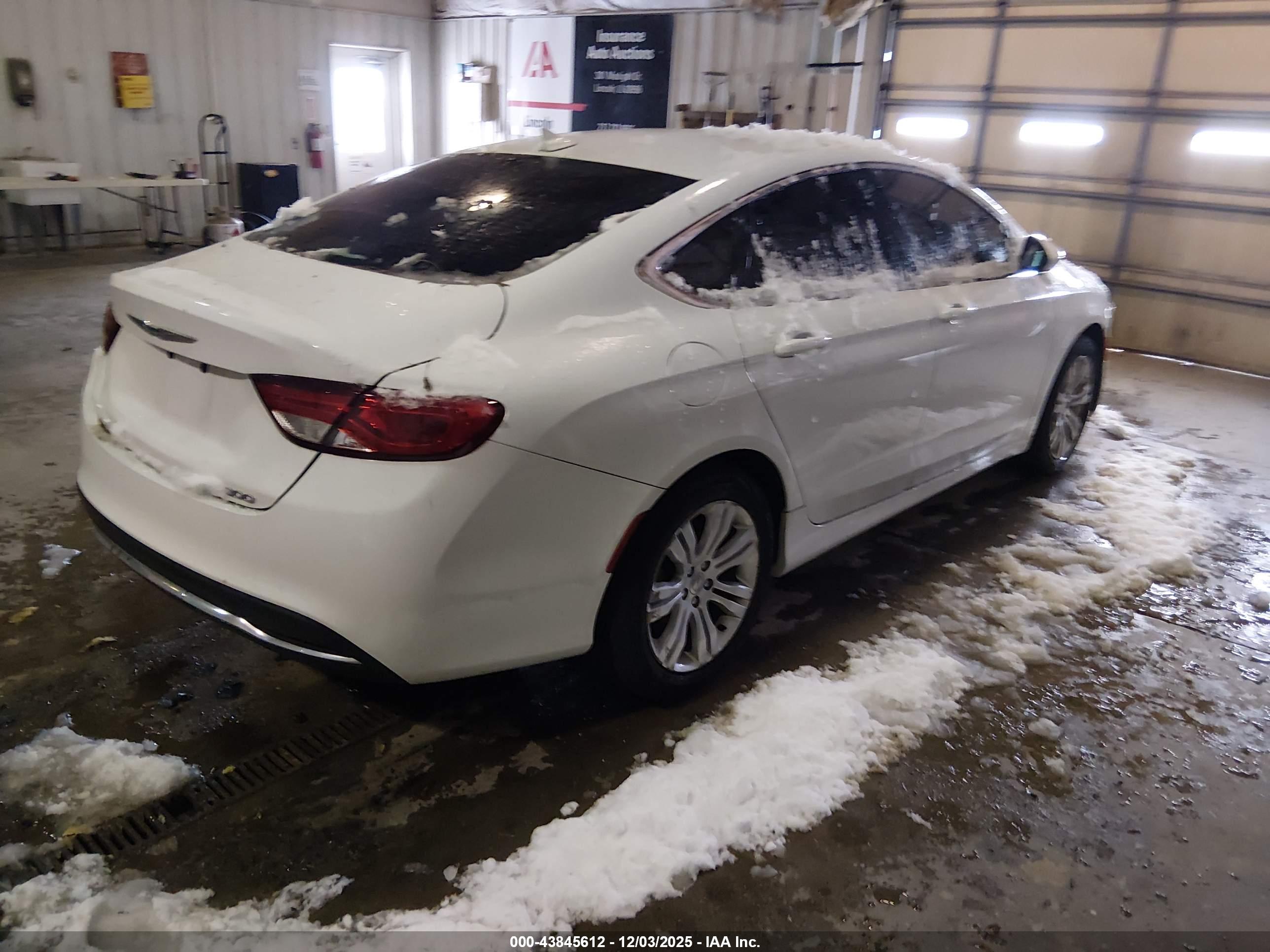 CHRYSLER 200 image 4