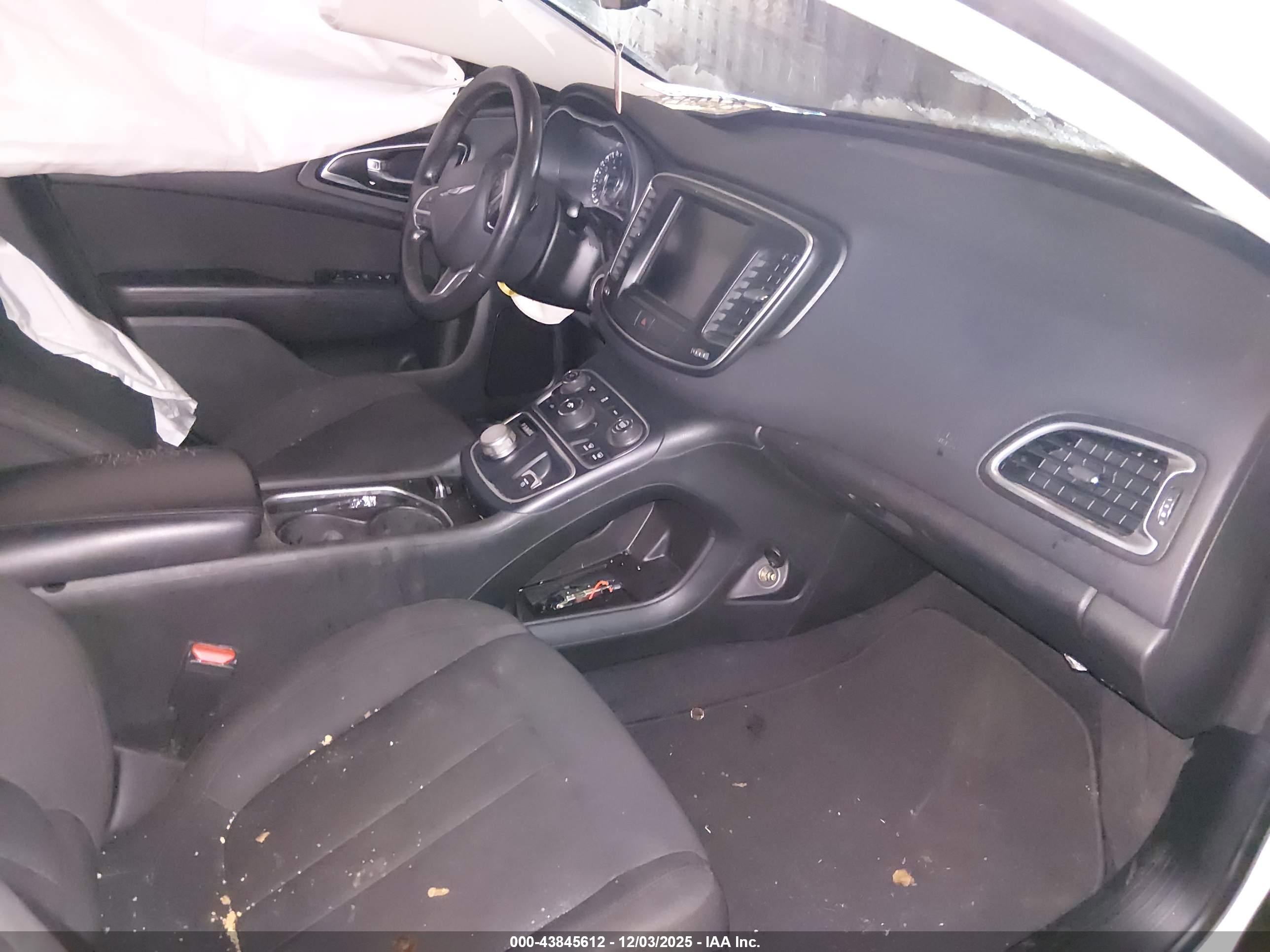 CHRYSLER 200 image 5
