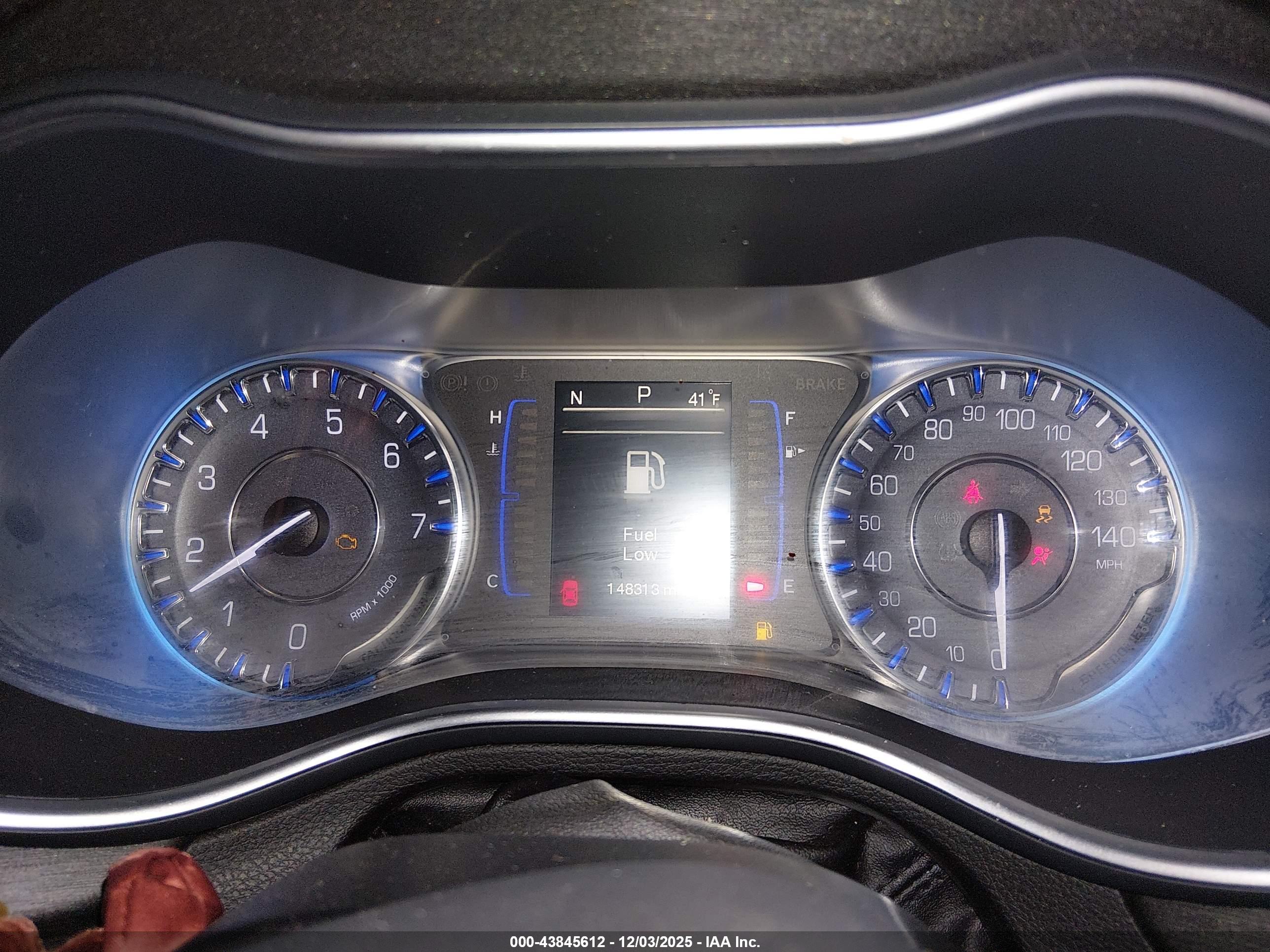 CHRYSLER 200 image 7
